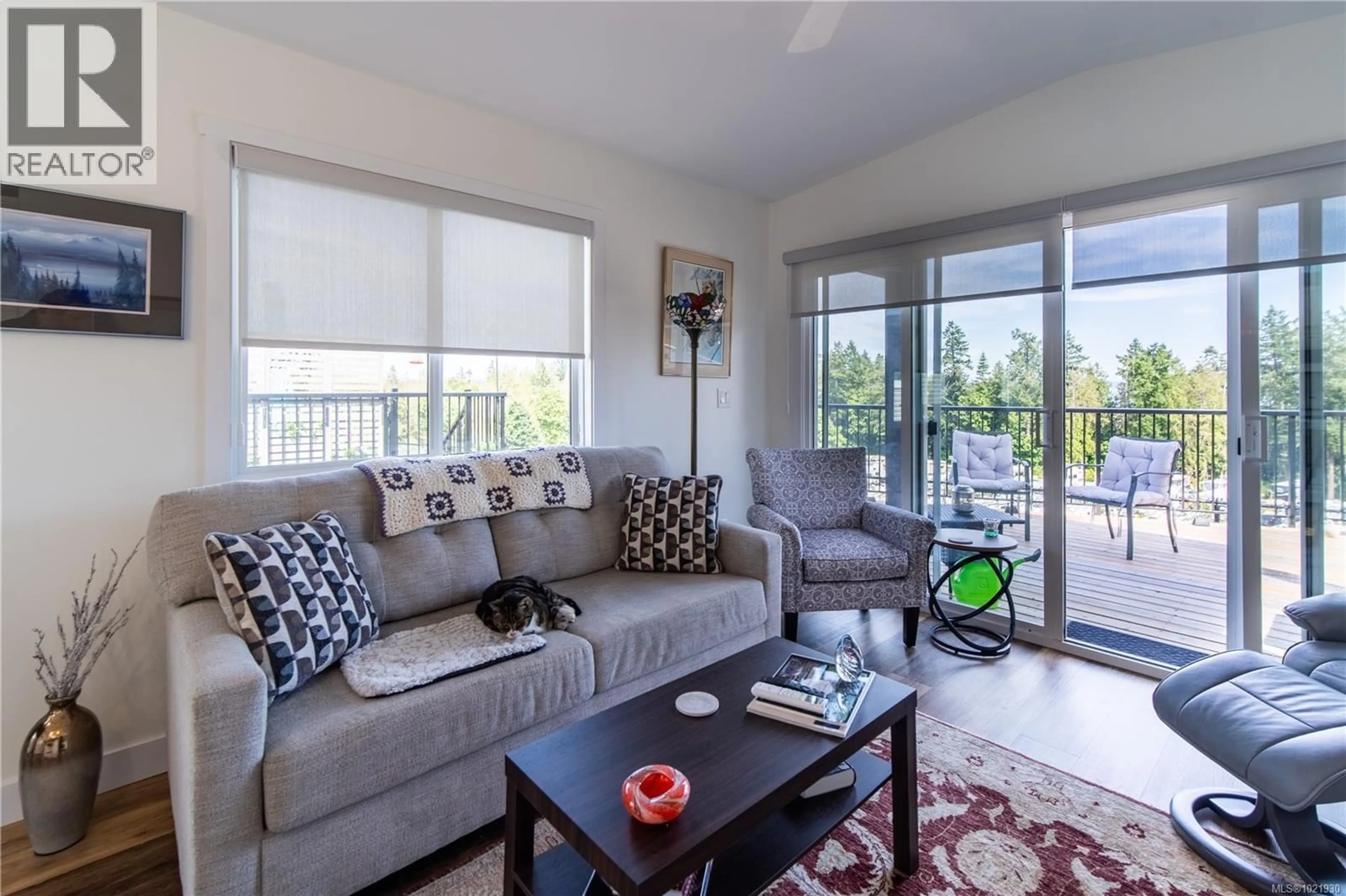 Living room with furniture, wood/laminate floor for 416 - 747 OLD PLACE ROAD, Central Saanich British Columbia V8M0C3