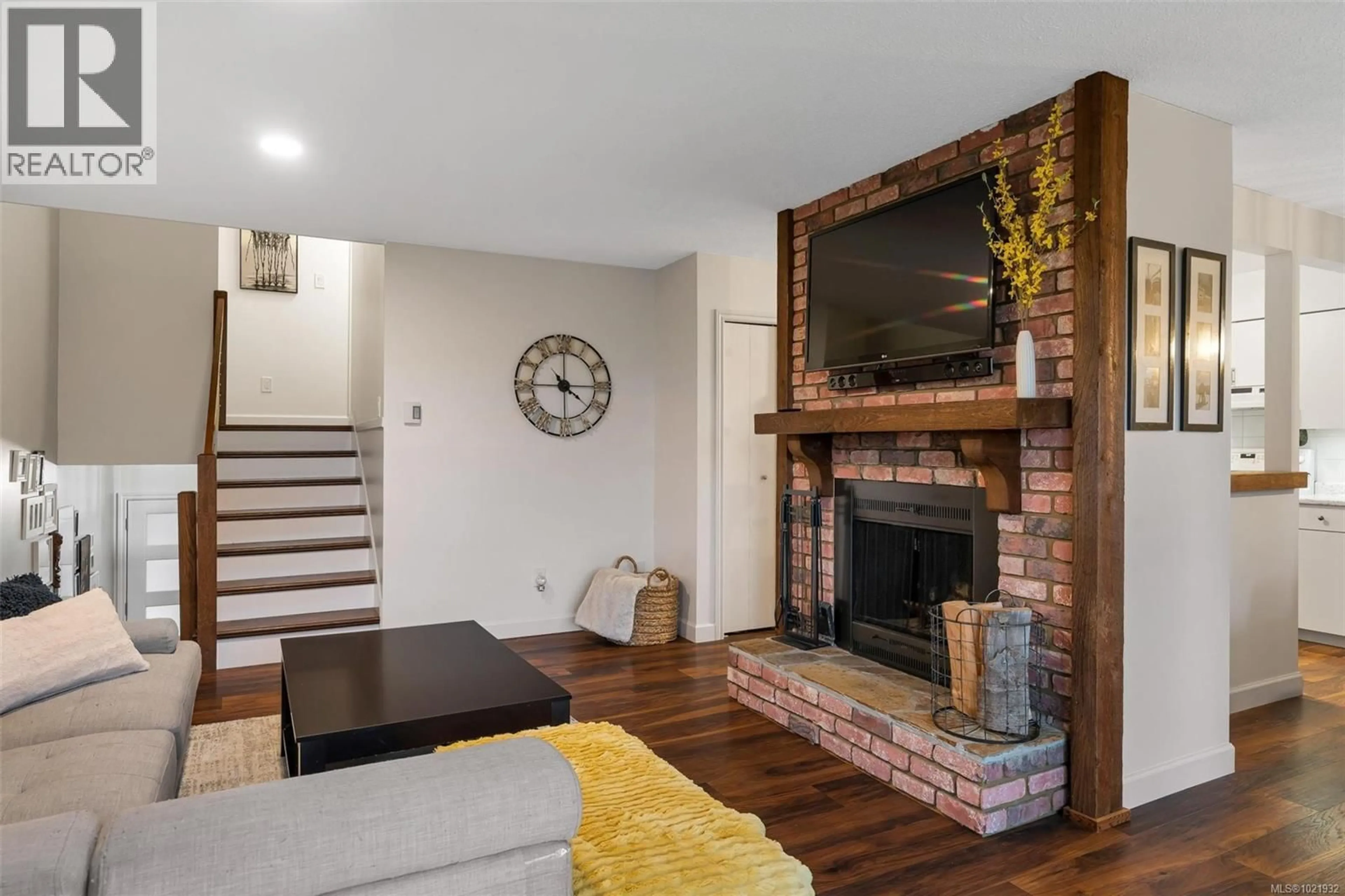 Living room with furniture, unknown for 17 - 897 ADMIRALS ROAD, Esquimalt British Columbia V9A2P1