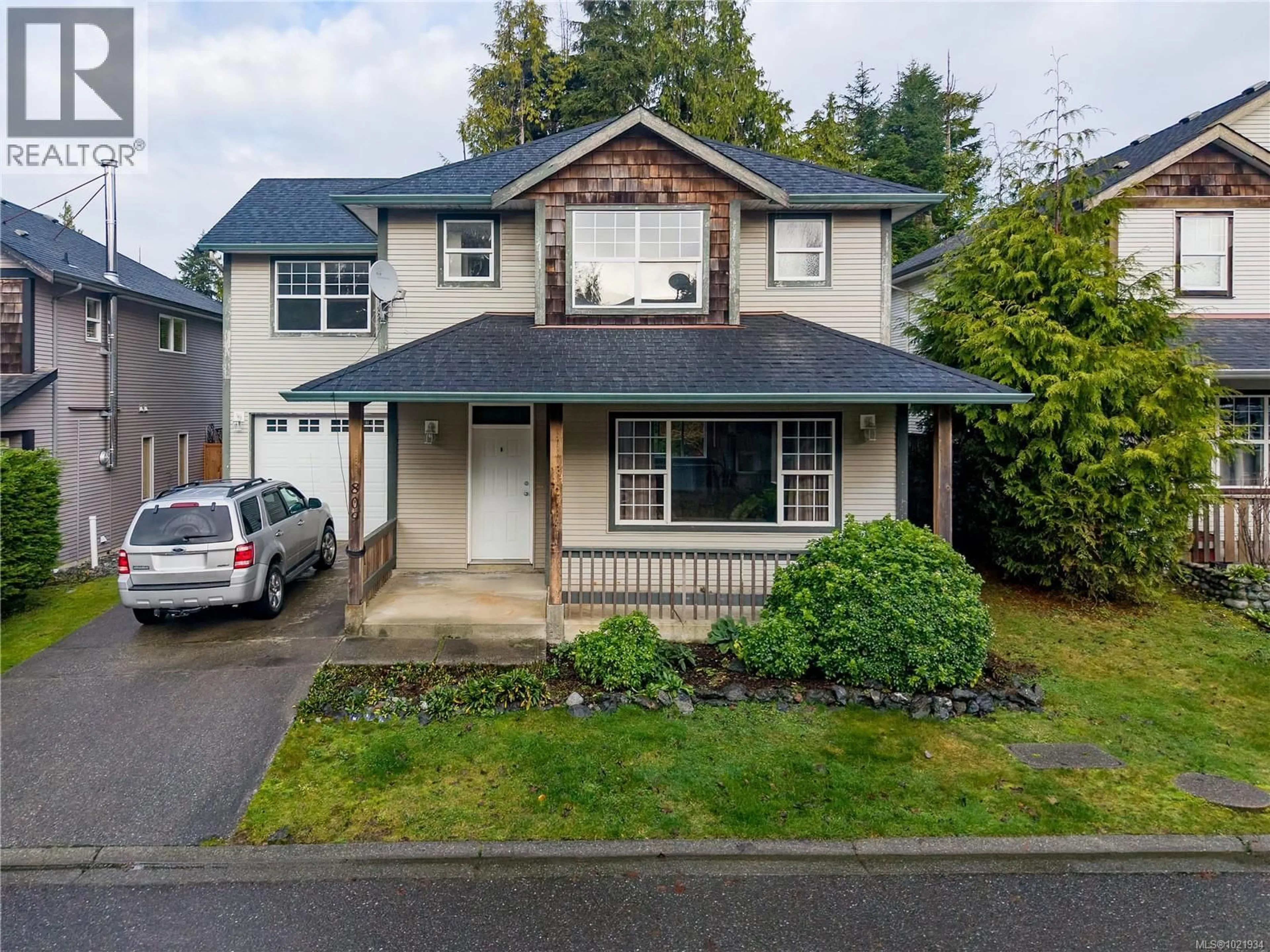 Home with vinyl exterior material, street for 809 OCEAN PARK DRIVE, Tofino British Columbia V0R2Z0