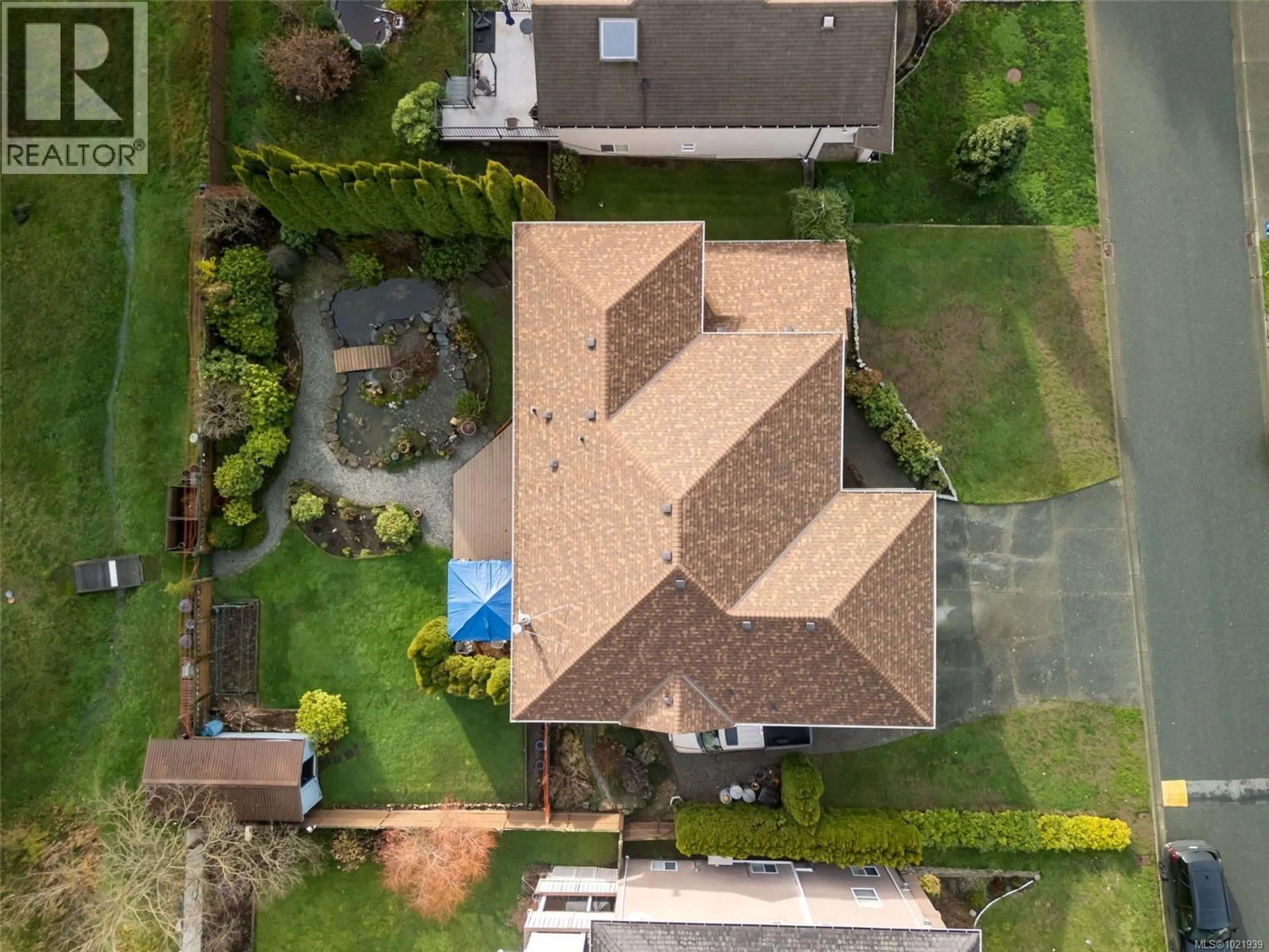 A pic from outside/outdoor area/front of a property/back of a property/a pic from drone, unknown for 3581 KELLY DAWN PLACE, Langford British Columbia V9C4J1