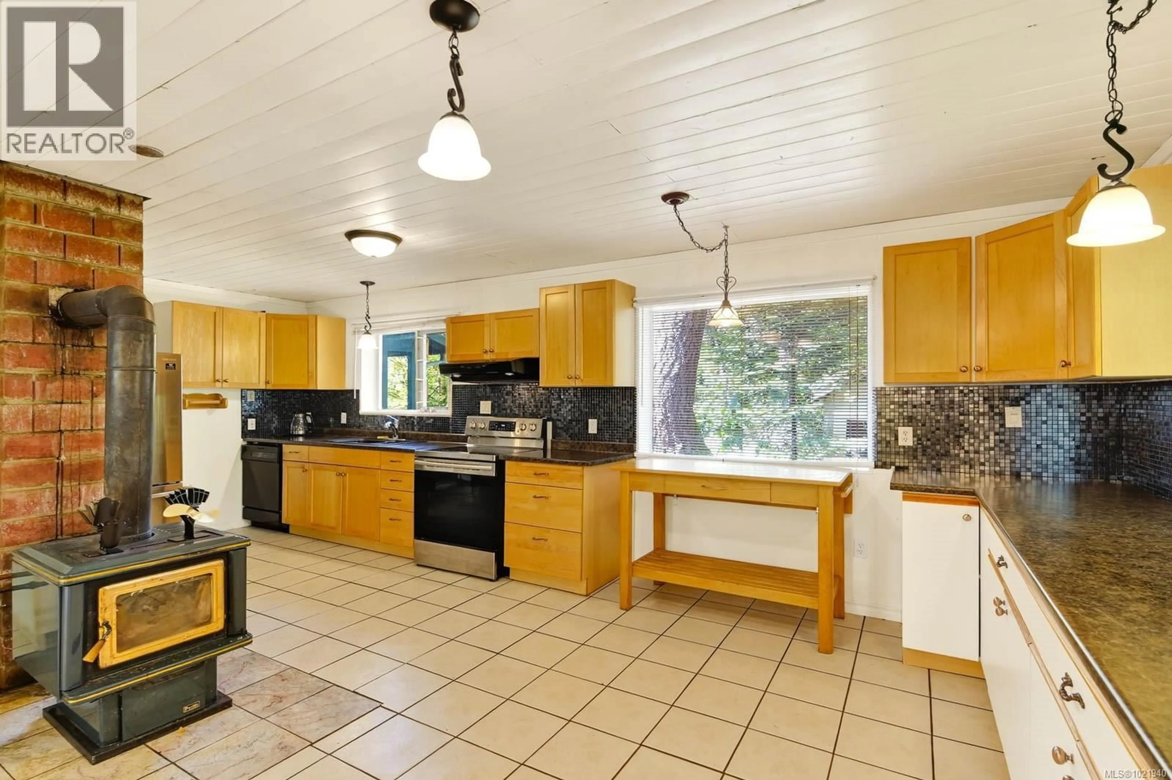 Open concept kitchen, ceramic/tile floor for 8000 BEAVER CREEK ROAD, Port Alberni British Columbia V9Y8N2