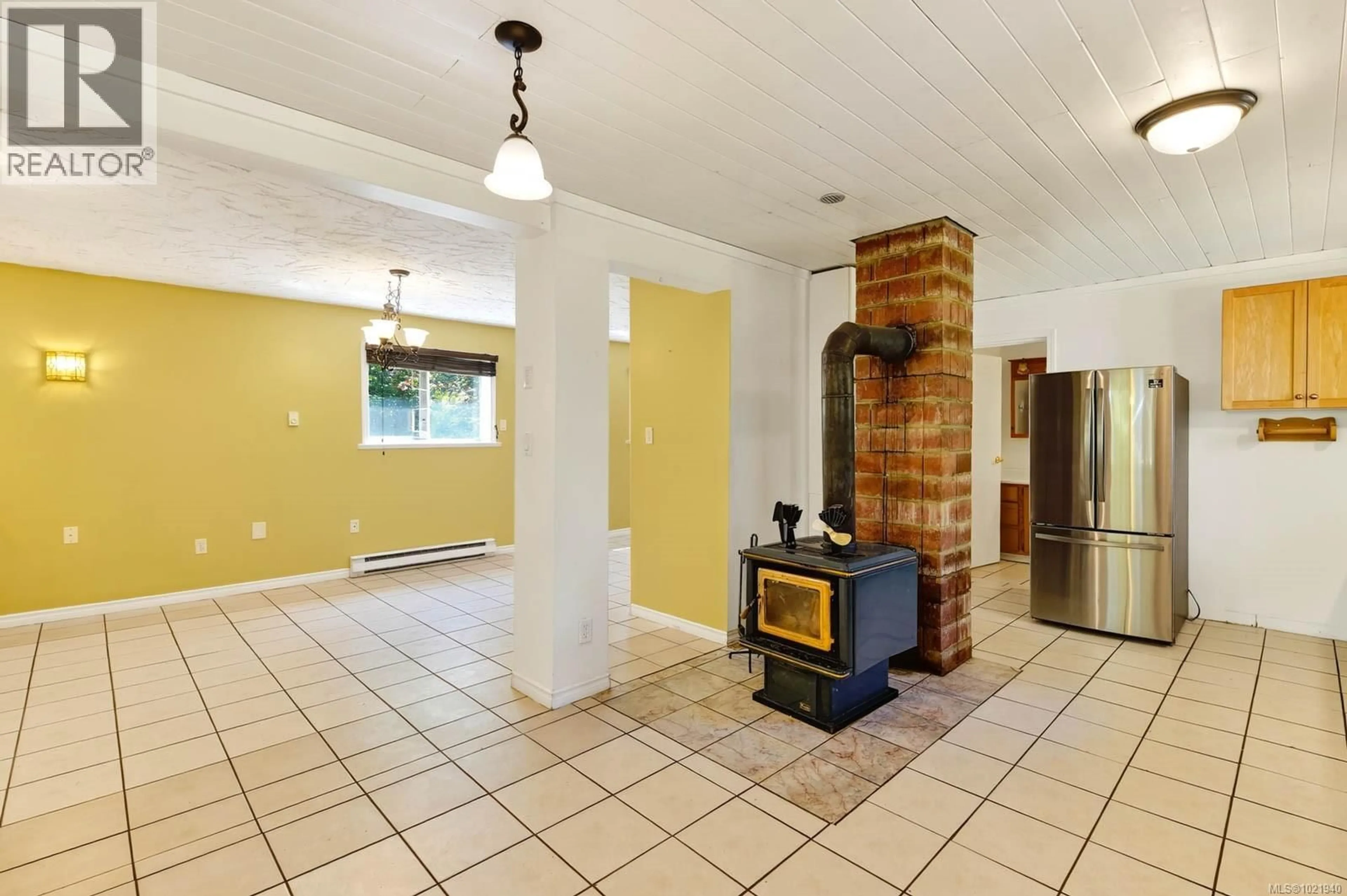 Indoor foyer for 8000 BEAVER CREEK ROAD, Port Alberni British Columbia V9Y8N2