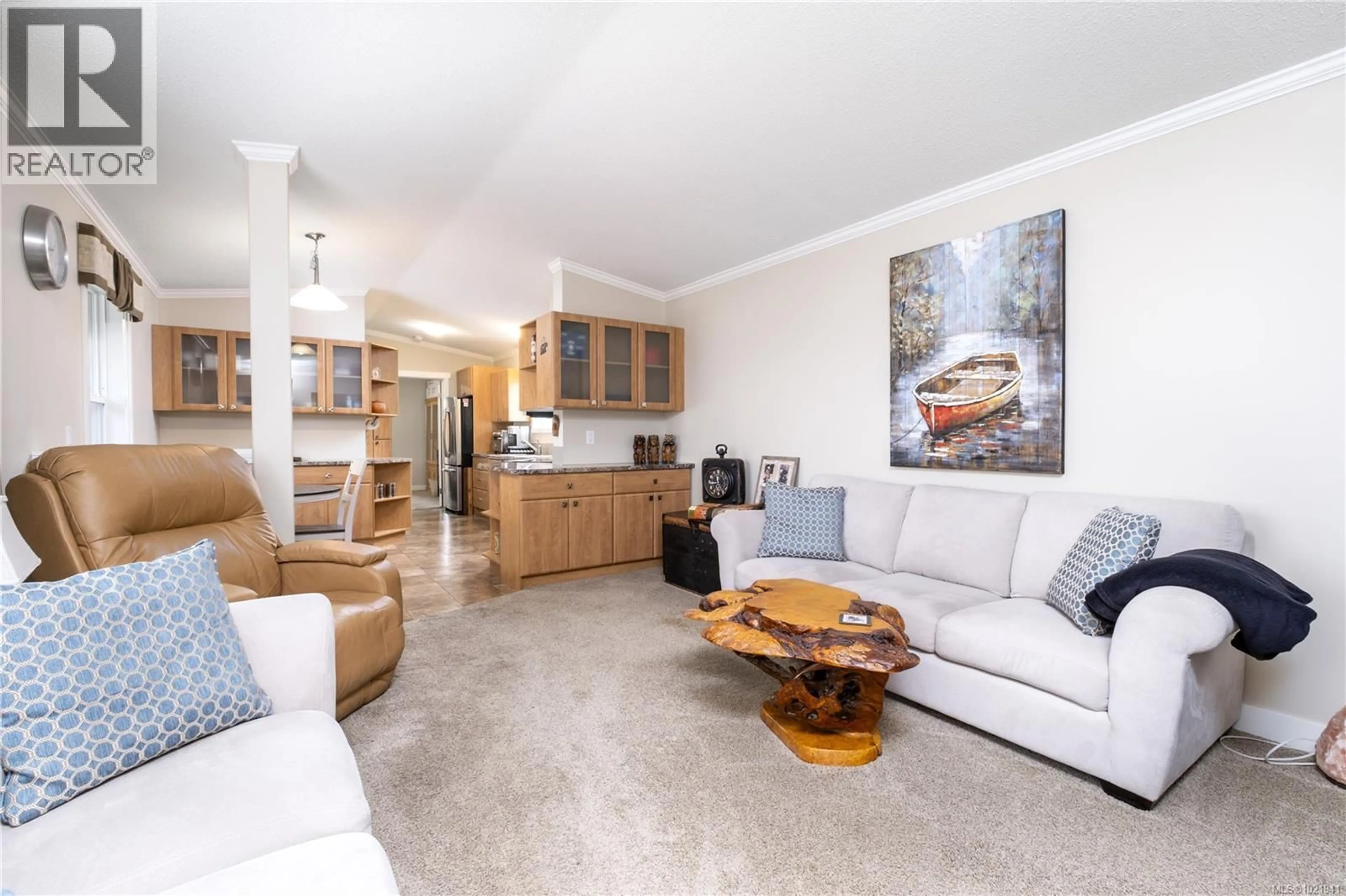 Living room with furniture, wood/laminate floor for 106 - 3120 ISLAND HIGHWAY, Campbell River British Columbia V9W5G1