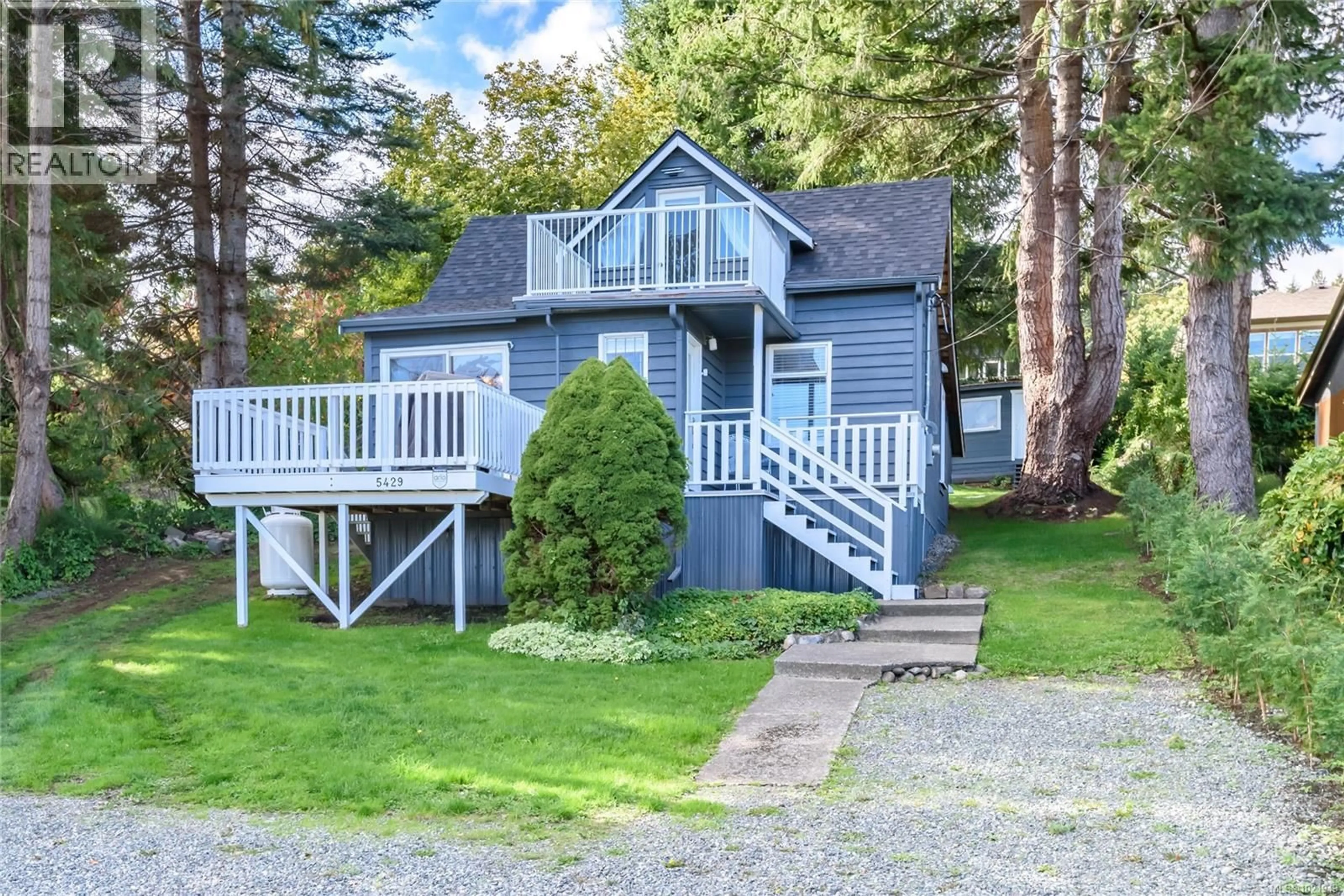 Home with vinyl exterior material, water/lake/river/ocean view for 5429 ISLAND HIGHWAY, Union Bay British Columbia V0R3B0