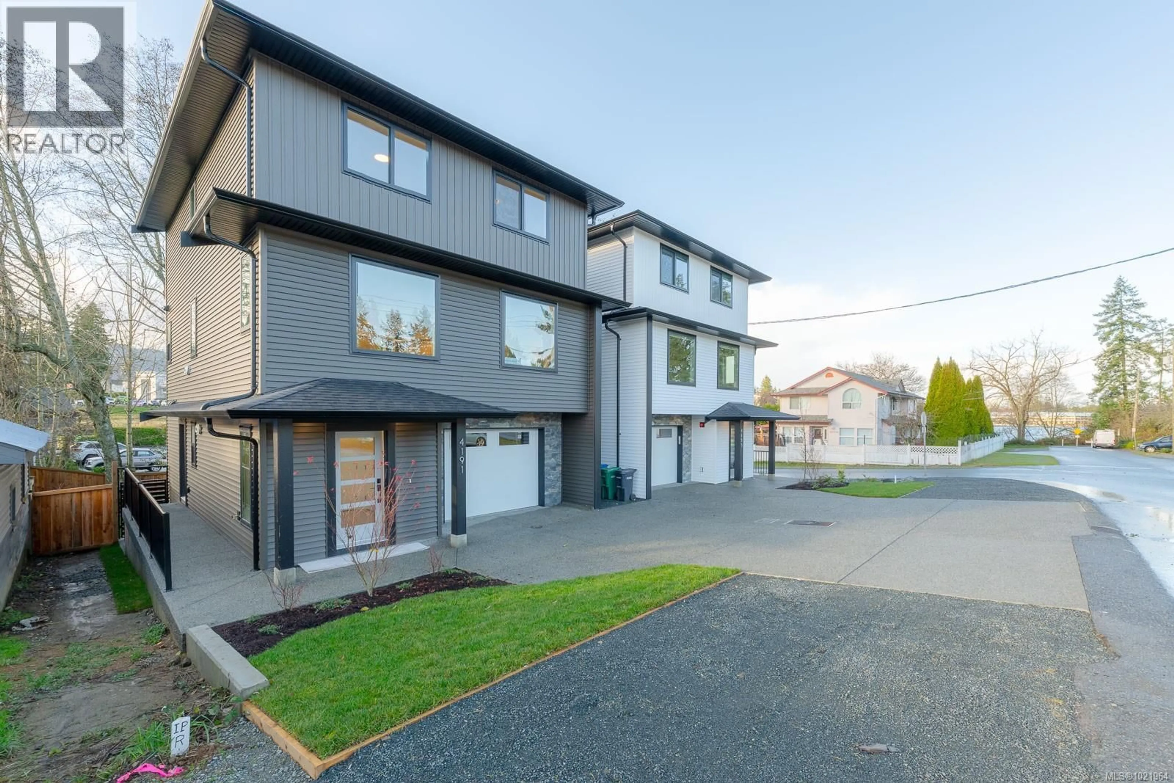 A pic from outside/outdoor area/front of a property/back of a property/a pic from drone, street for 4191 CORUNNA AVENUE, Nanaimo British Columbia V9T1Z3