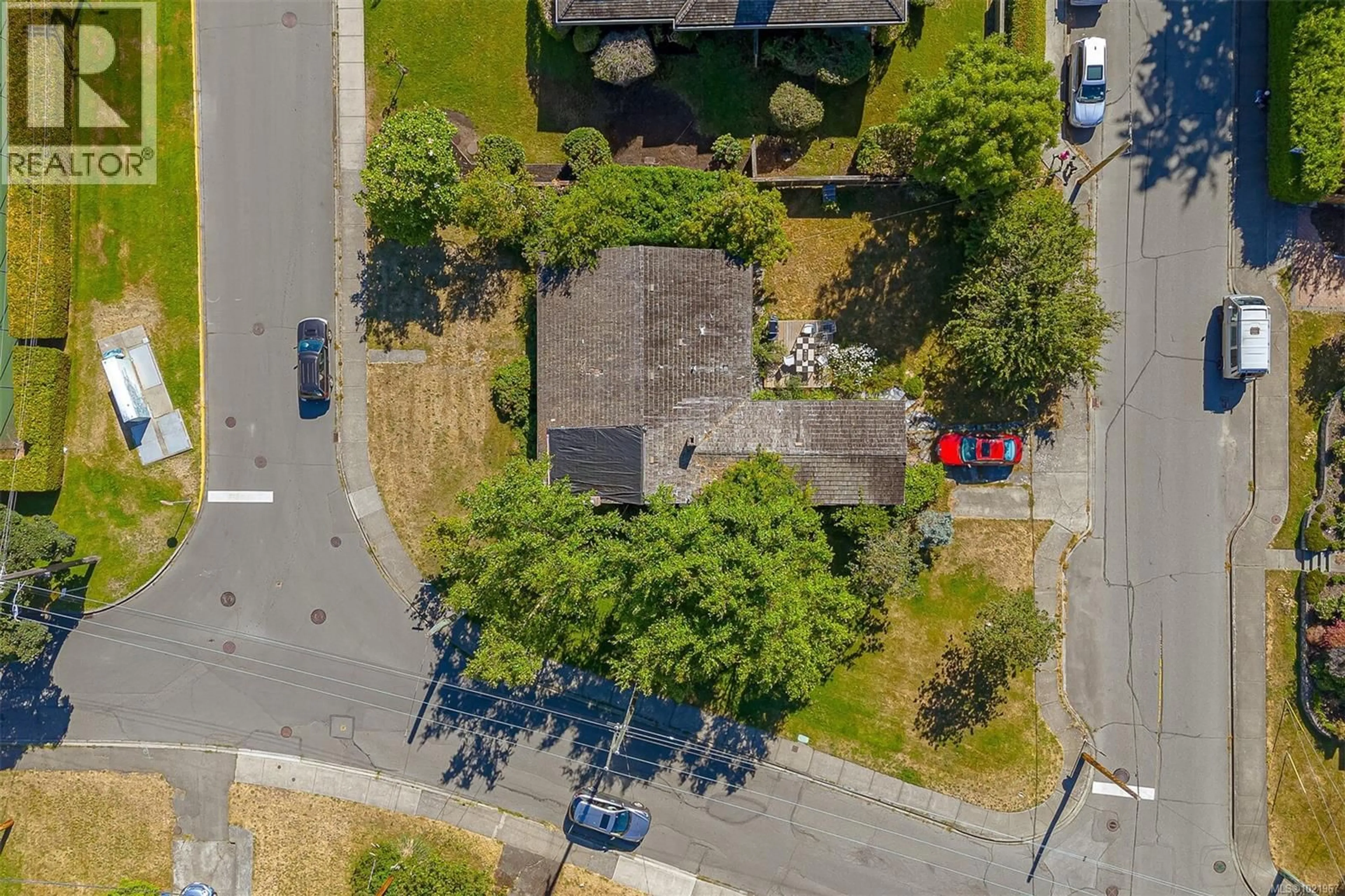 A pic from outside/outdoor area/front of a property/back of a property/a pic from drone, street for 2409 CURRIE ROAD, Oak Bay British Columbia V8S3B5