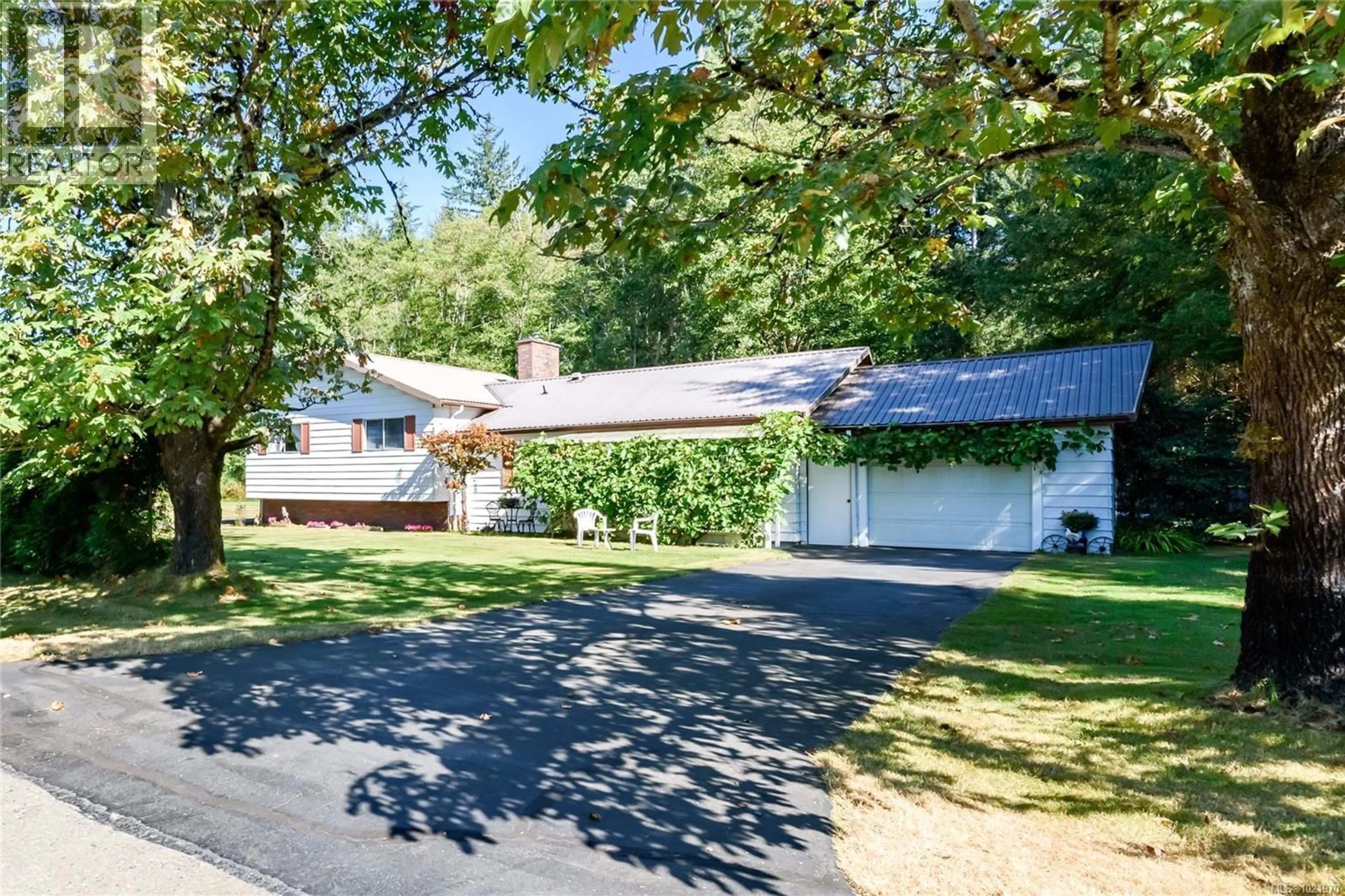 A pic from outside/outdoor area/front of a property/back of a property/a pic from drone, street for 7602 ISLAND HIGHWAY NORTH, Black Creek British Columbia V9J1G3