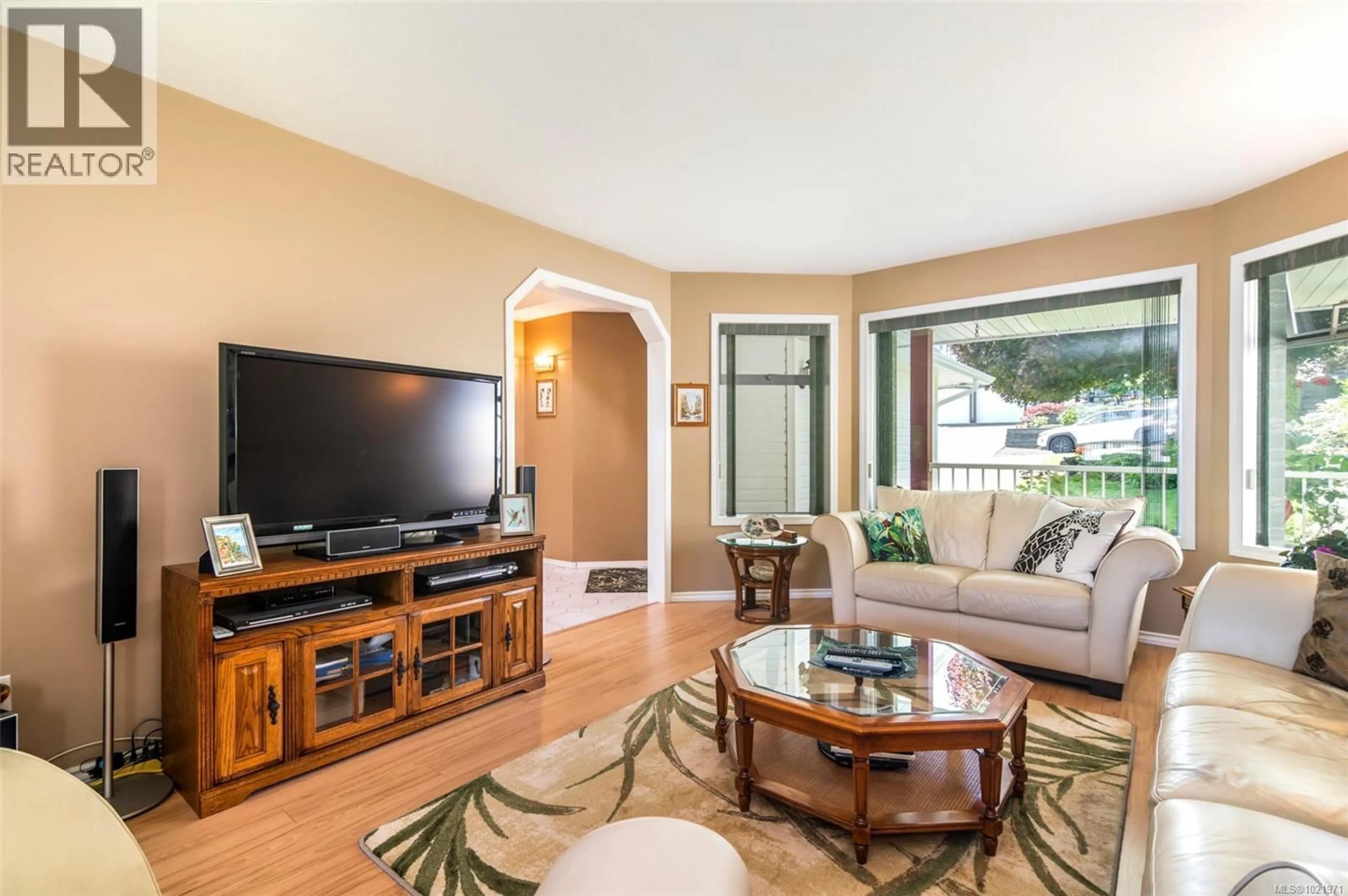 Living room with furniture, unknown for 764 BOWEN DRIVE, Campbell River British Columbia V9H1S2