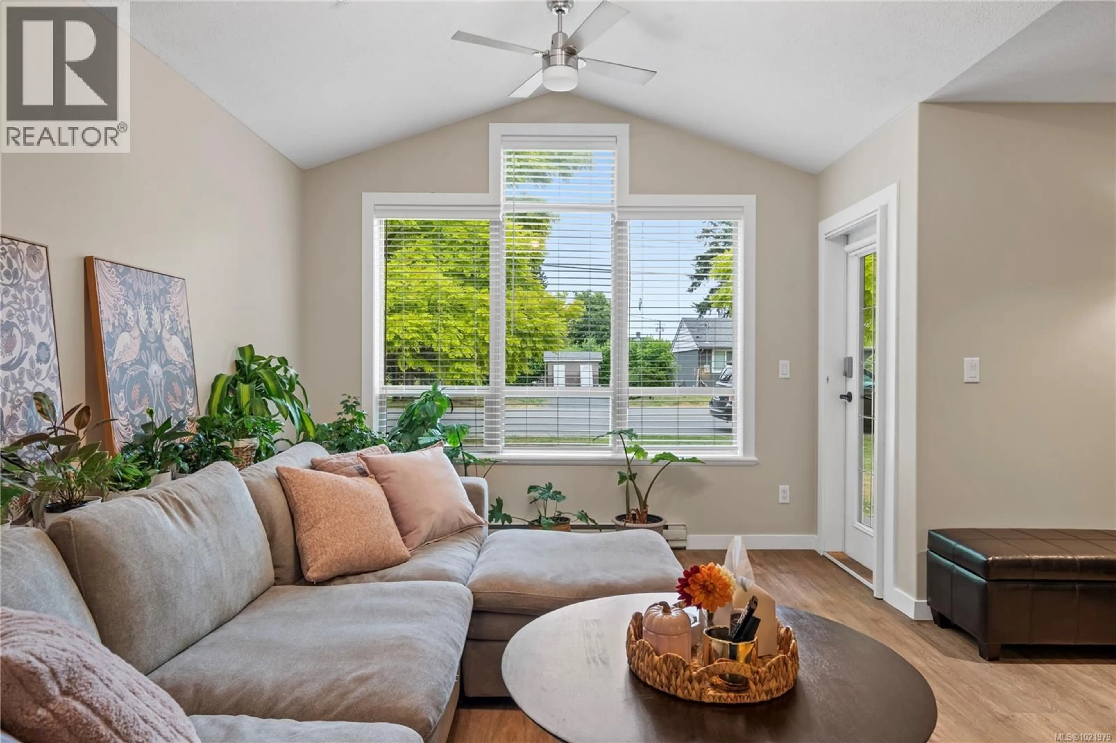 Living room with furniture, unknown for 806 - 261 MILLS STREET, Parksville British Columbia V9P2N5