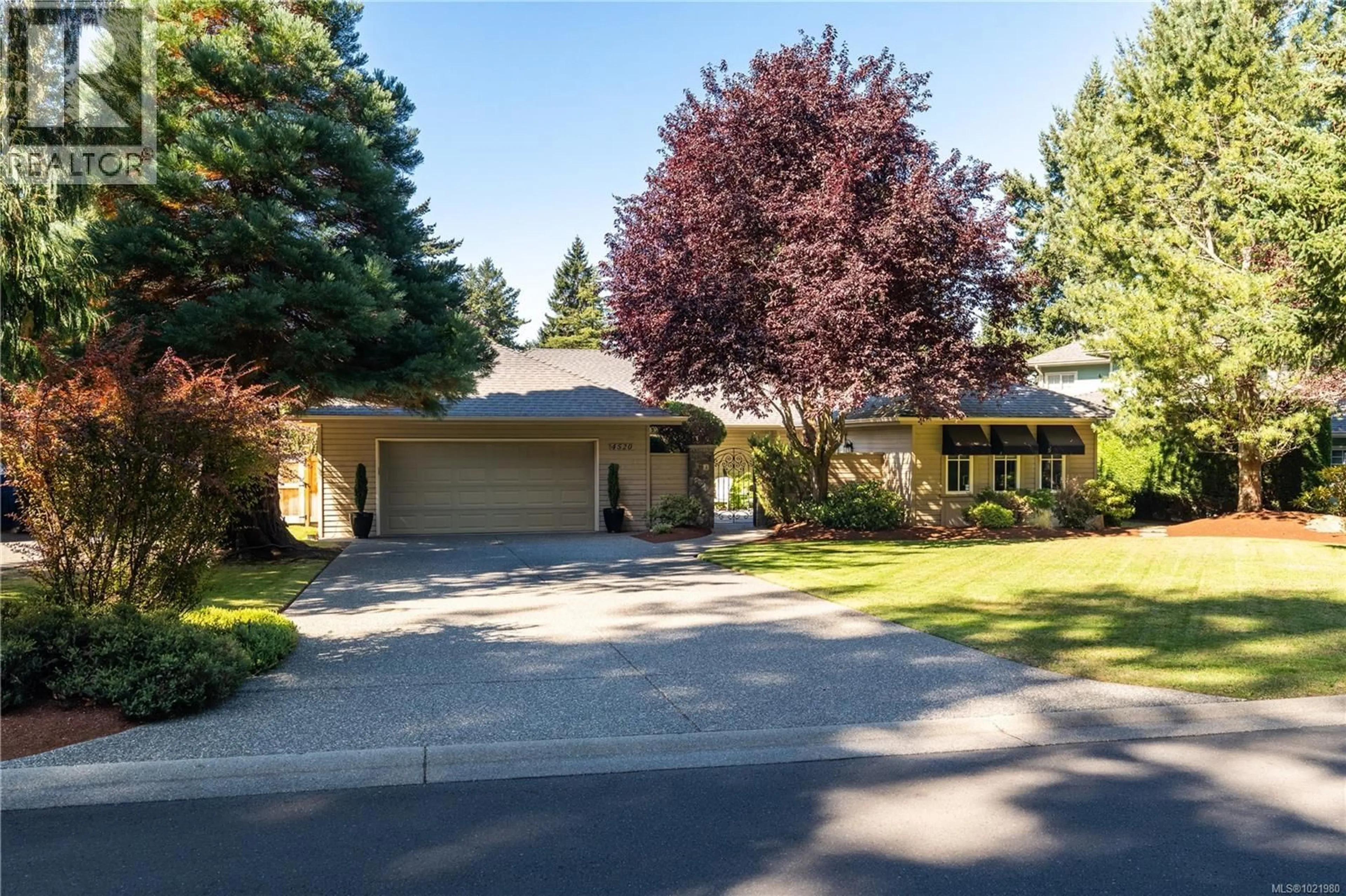 Home with vinyl exterior material, street for 4520 LIMERICK LANE, Saanich British Columbia V8N6B7