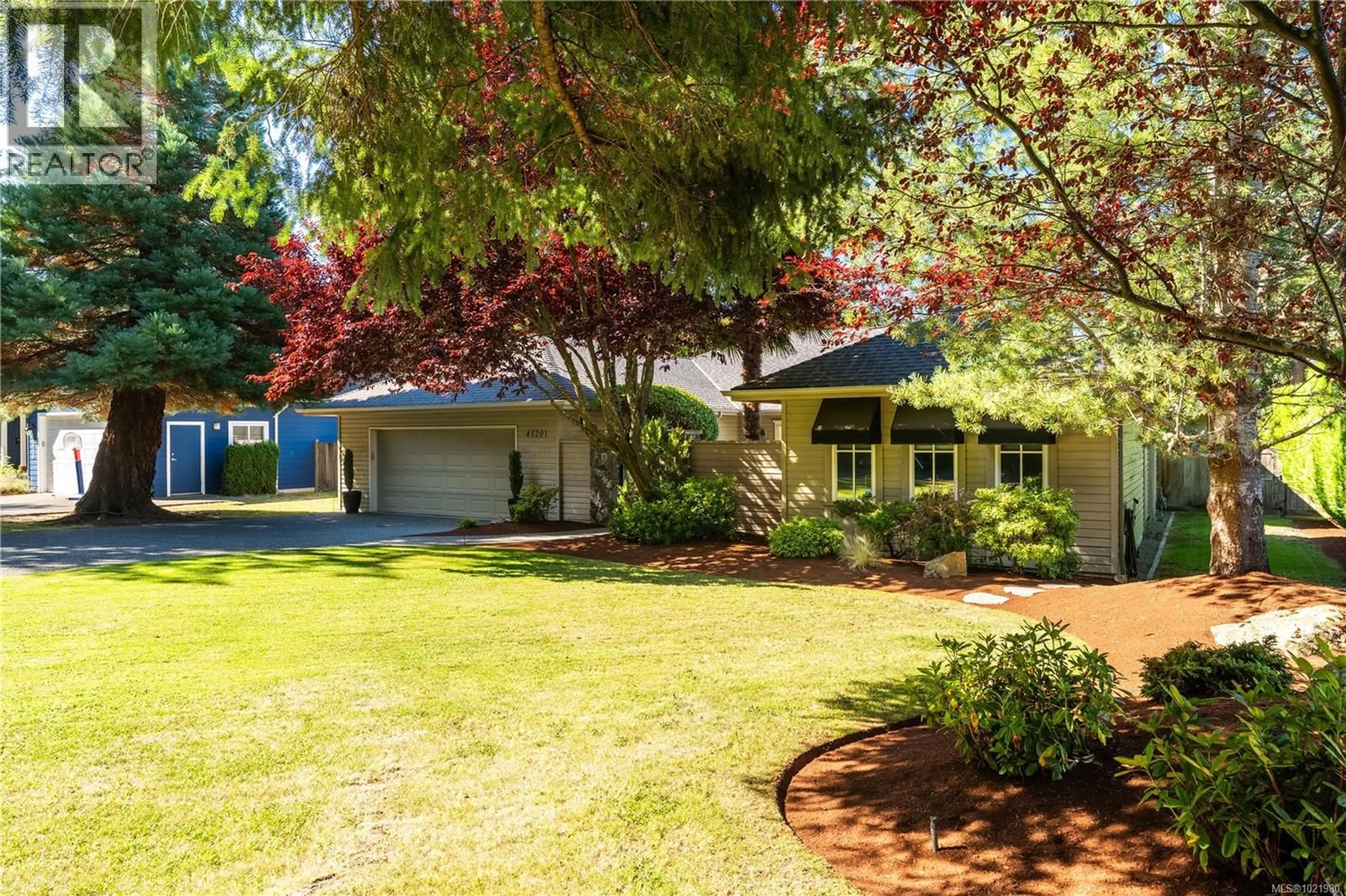 Home with vinyl exterior material, street for 4520 LIMERICK LANE, Saanich British Columbia V8N6B7