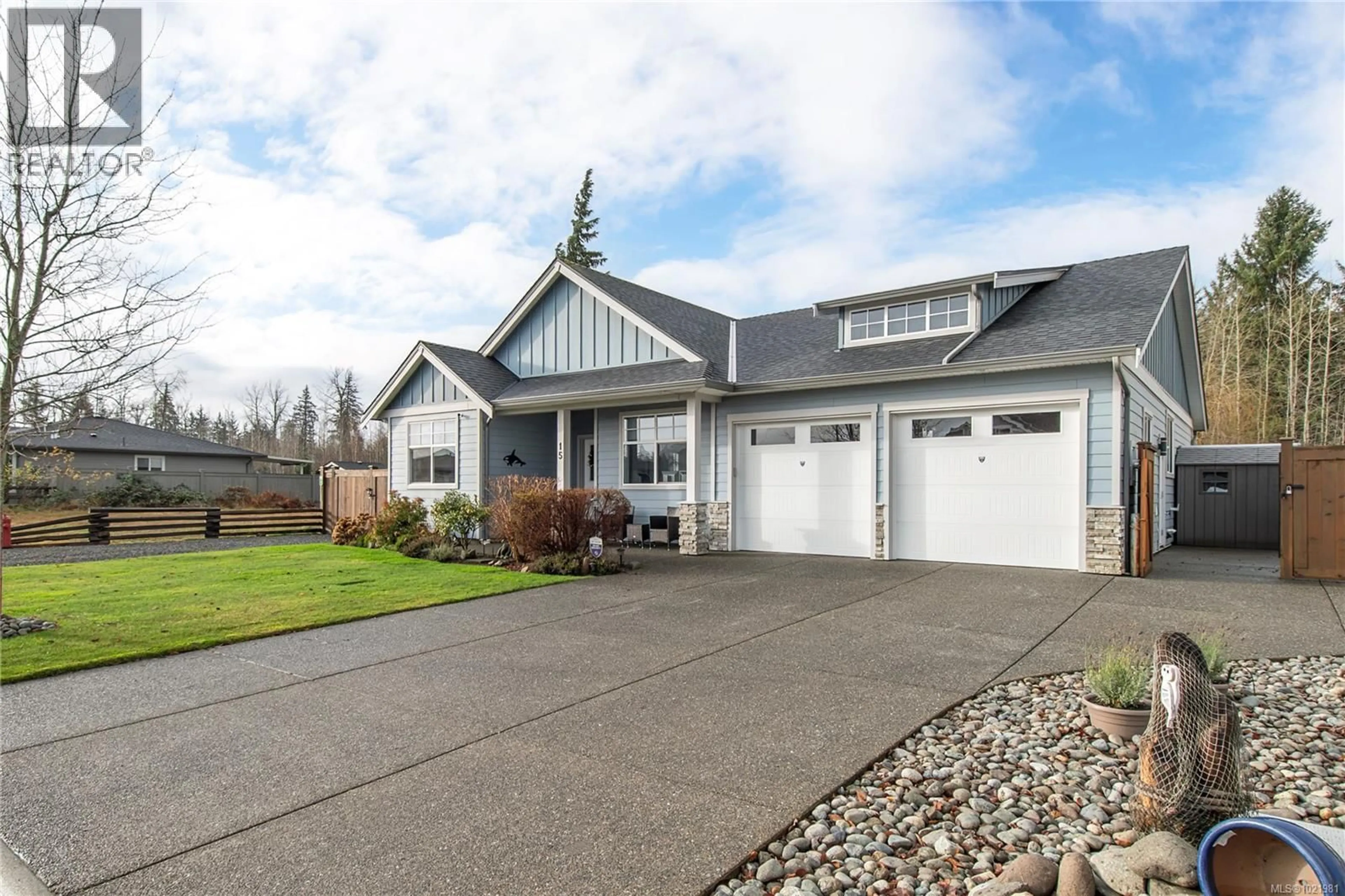 Home with vinyl exterior material, street for 15 NIKOLA ROAD, Campbell River British Columbia V9W0C9
