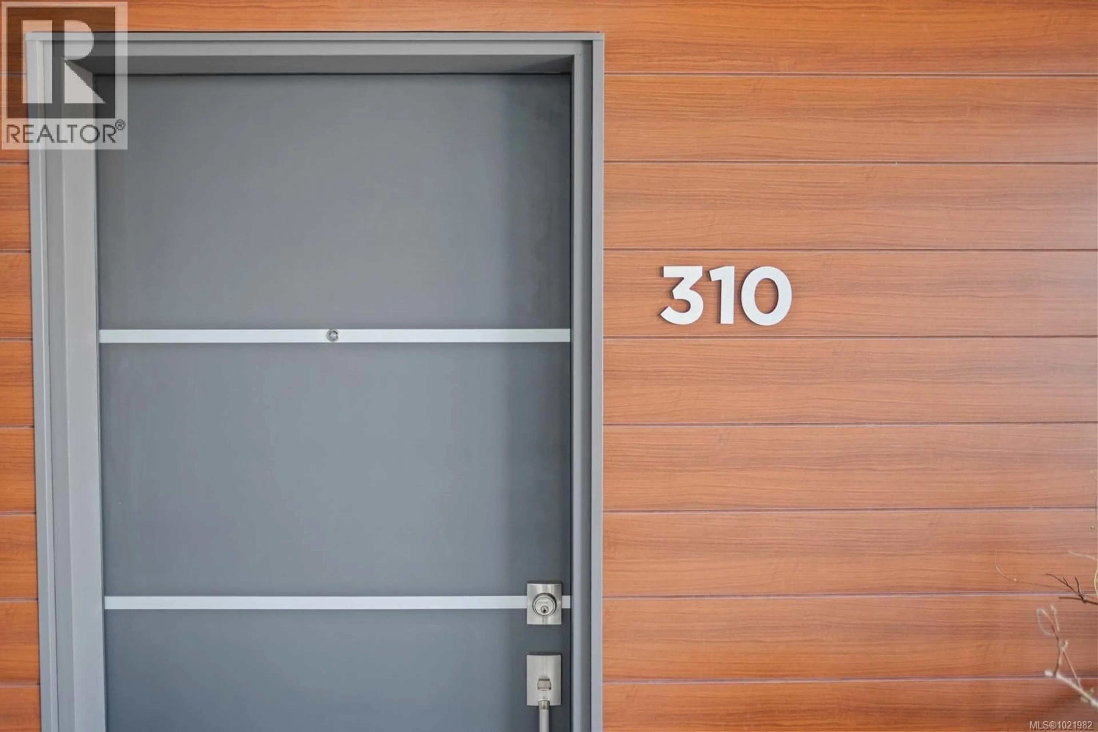 Indoor foyer for 310 - 91 CHAPEL STREET, Nanaimo British Columbia V9R0J3