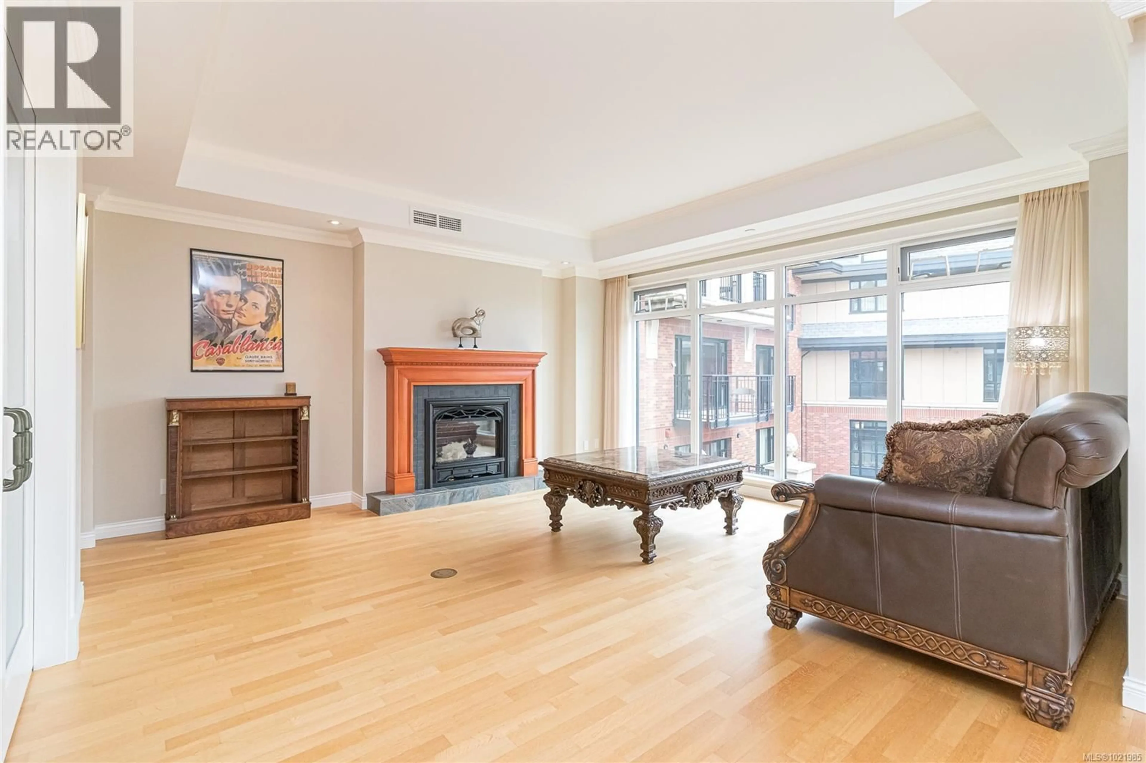 Living room with furniture, wood/laminate floor for 401 - 1175 BEACH DRIVE, Oak Bay British Columbia V8S2N2