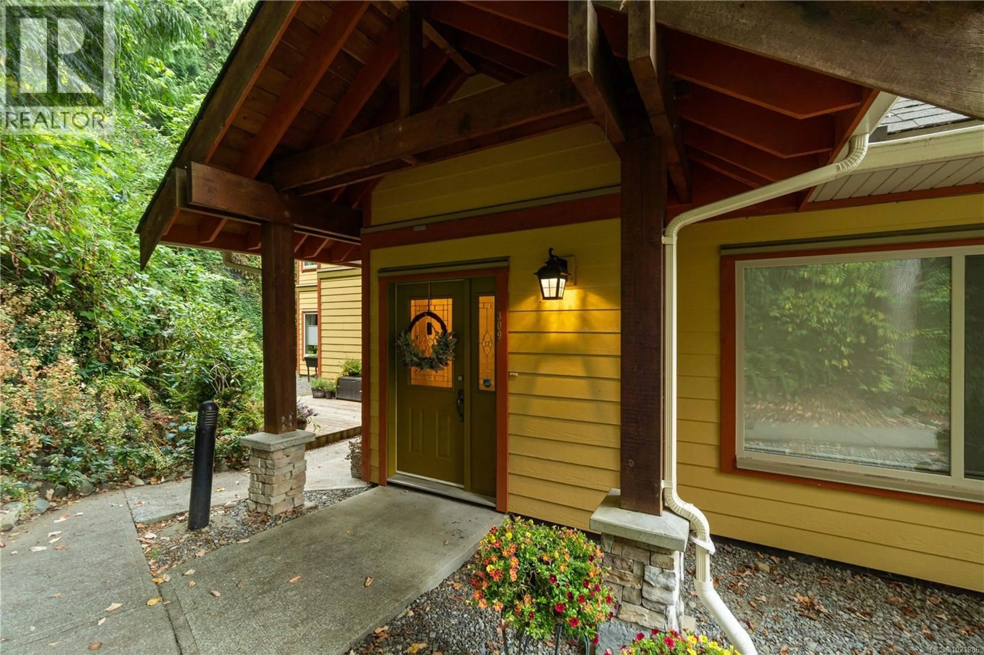 Indoor entryway for 309 - 1244 4TH AVENUE, Ladysmith British Columbia V9G0A6