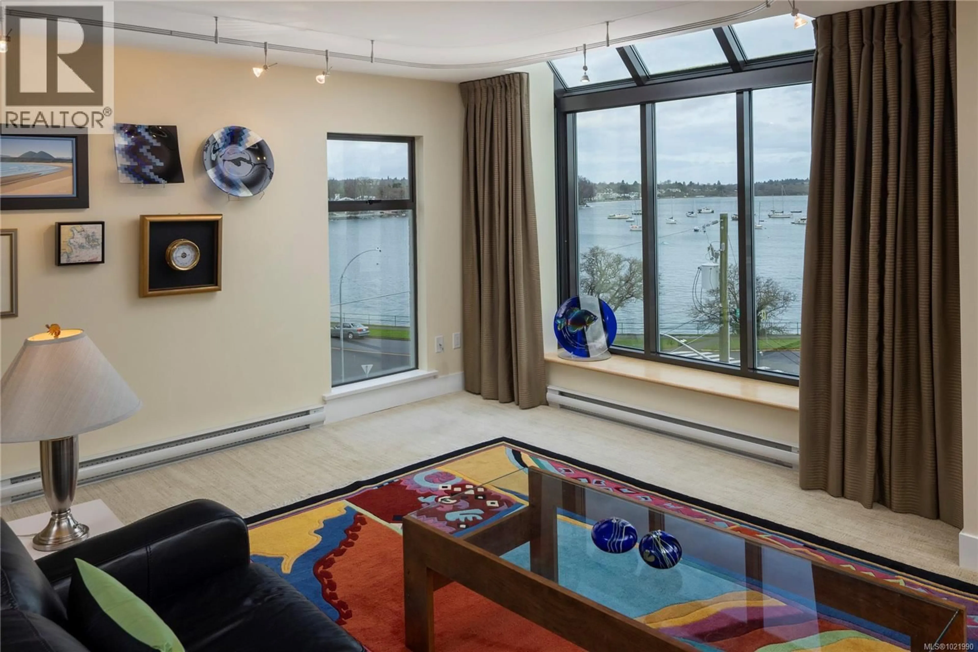 Living room with furniture, unknown for 503 - 2605 WINDSOR ROAD, Oak Bay British Columbia V8S5H9