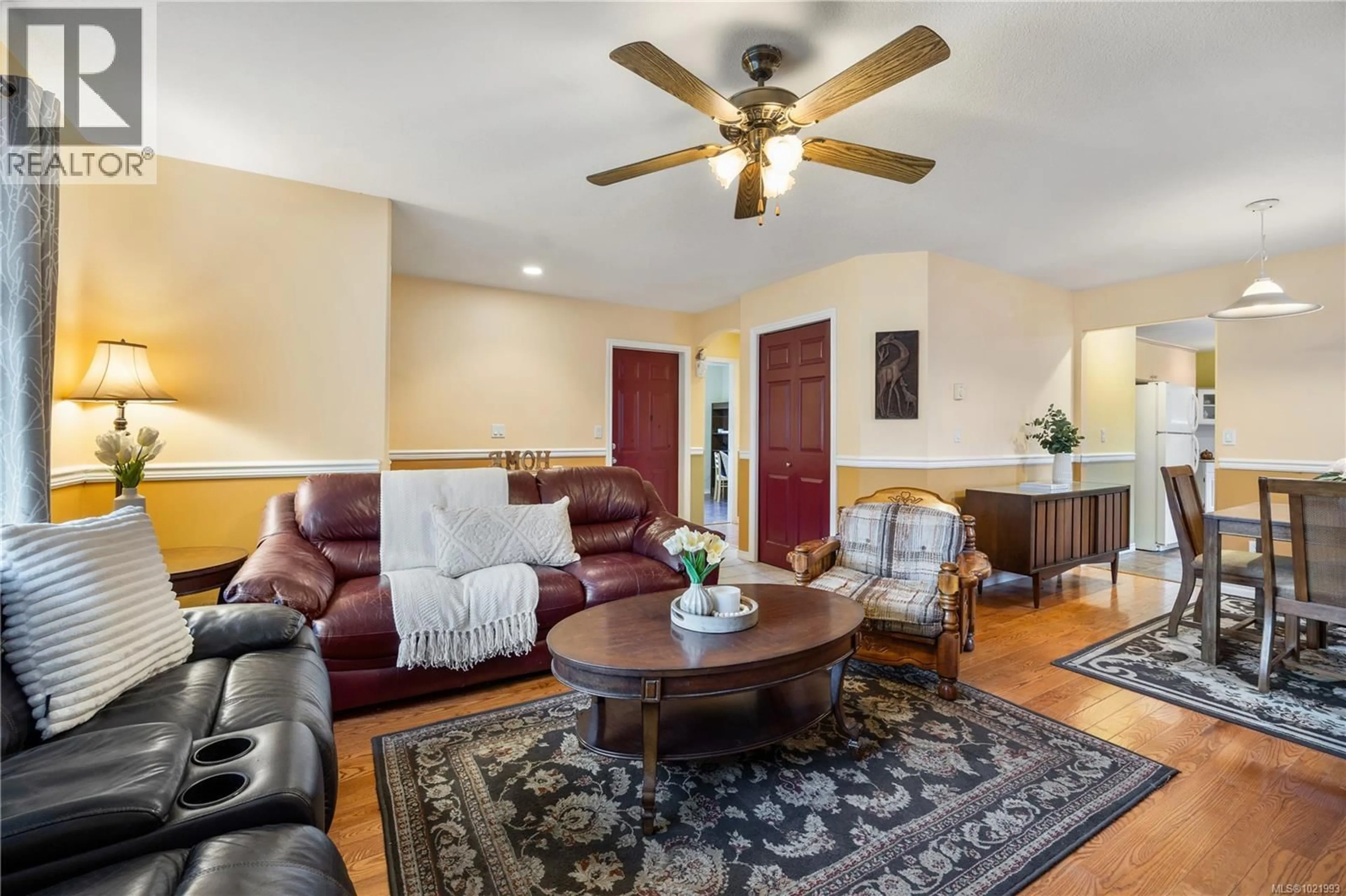 Living room with furniture, unknown for 221 WESTWOOD ROAD, Nanaimo British Columbia V9R6S3