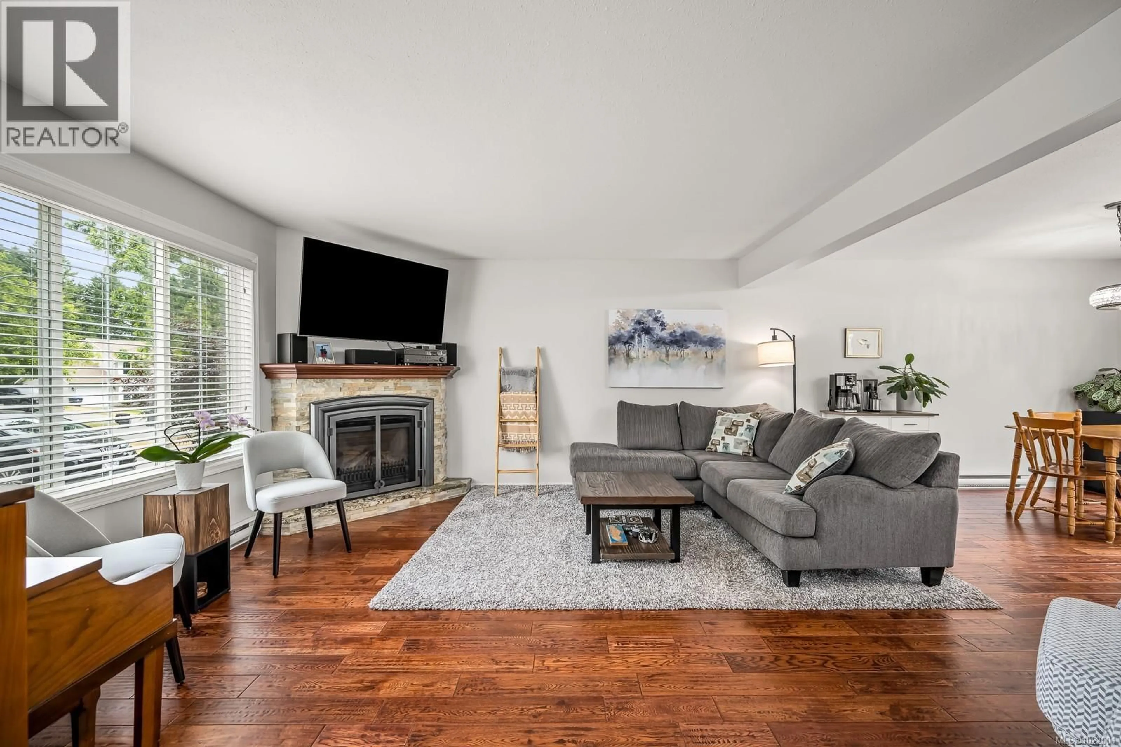 Living room with furniture, unknown for 2962 HUCKLEBERRY PLACE, Courtenay British Columbia V9N9W7