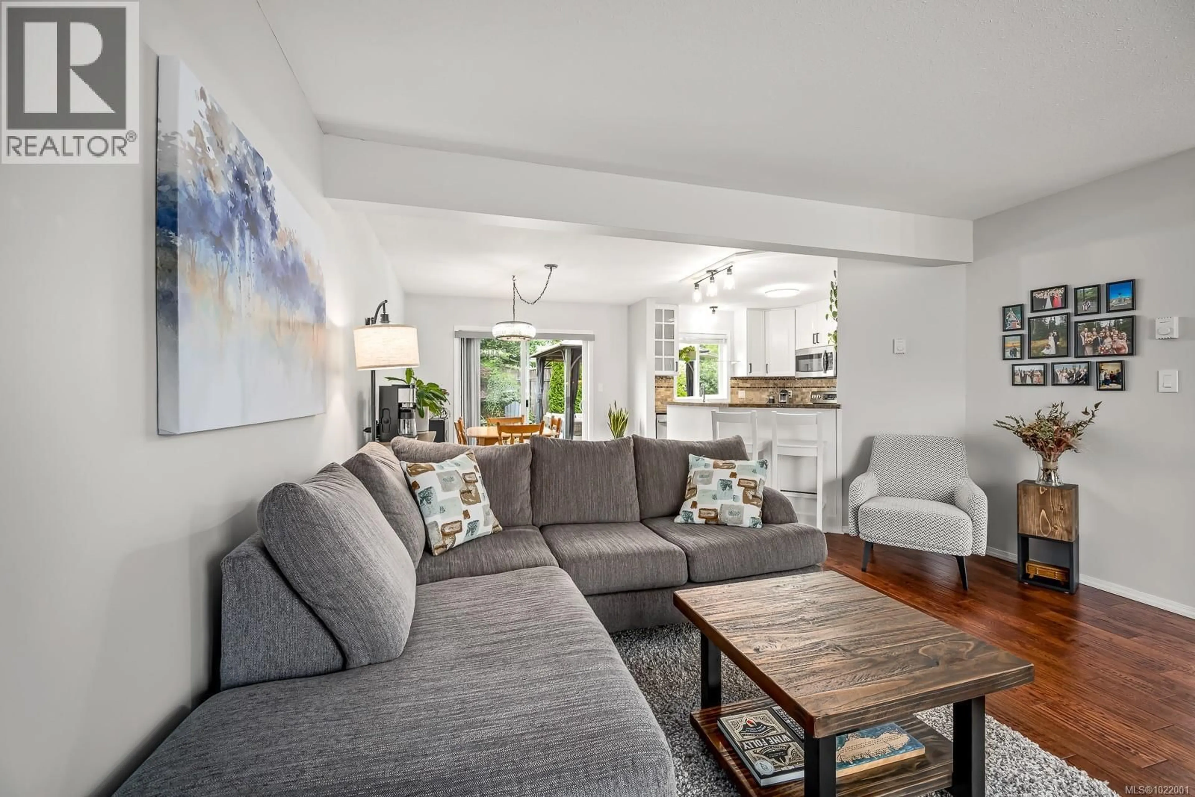 Living room with furniture, unknown for 2962 HUCKLEBERRY PLACE, Courtenay British Columbia V9N9W7