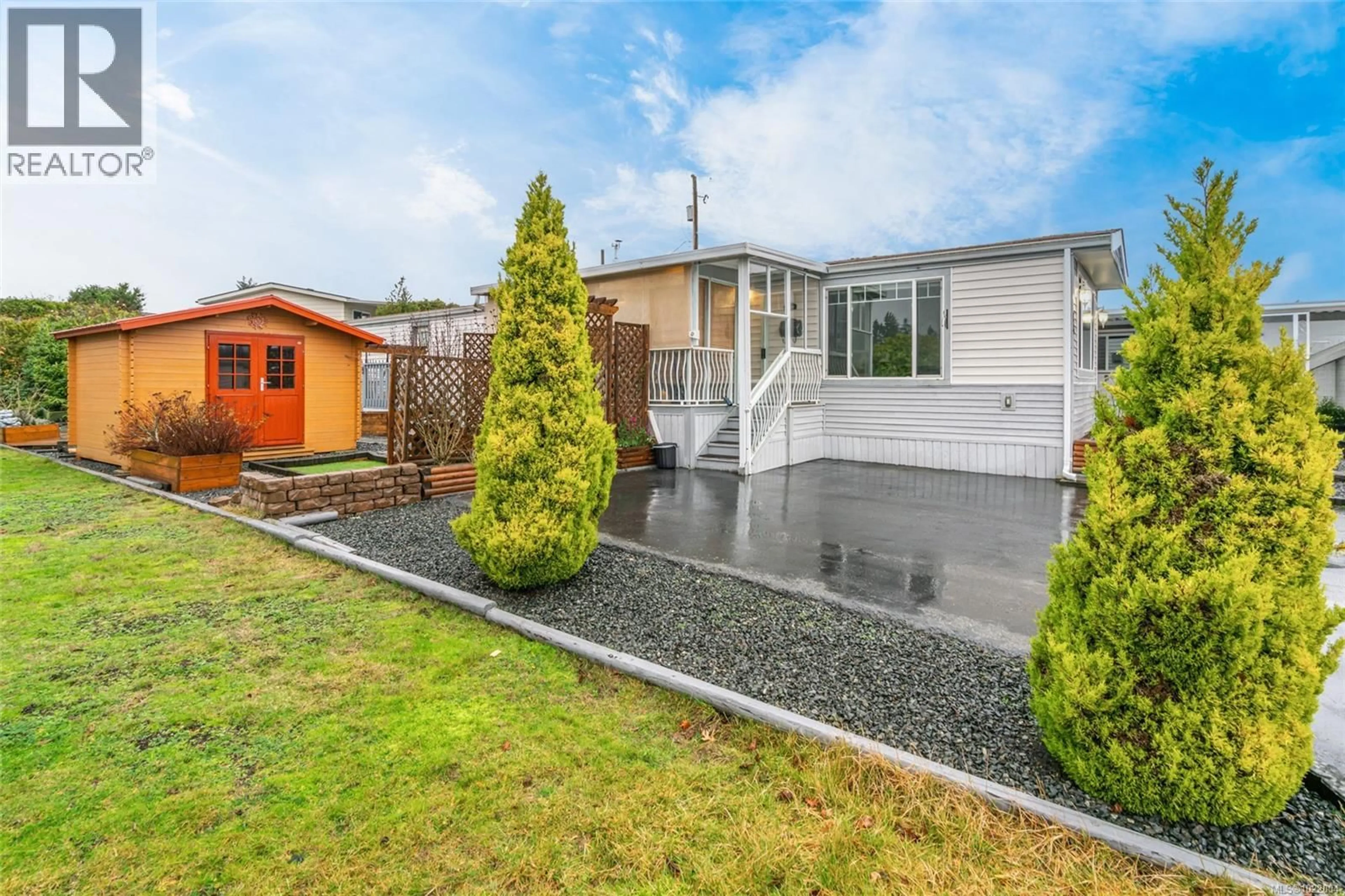 Home with vinyl exterior material, street for 64 - 6325 METRAL DRIVE, Nanaimo British Columbia V9T6P9