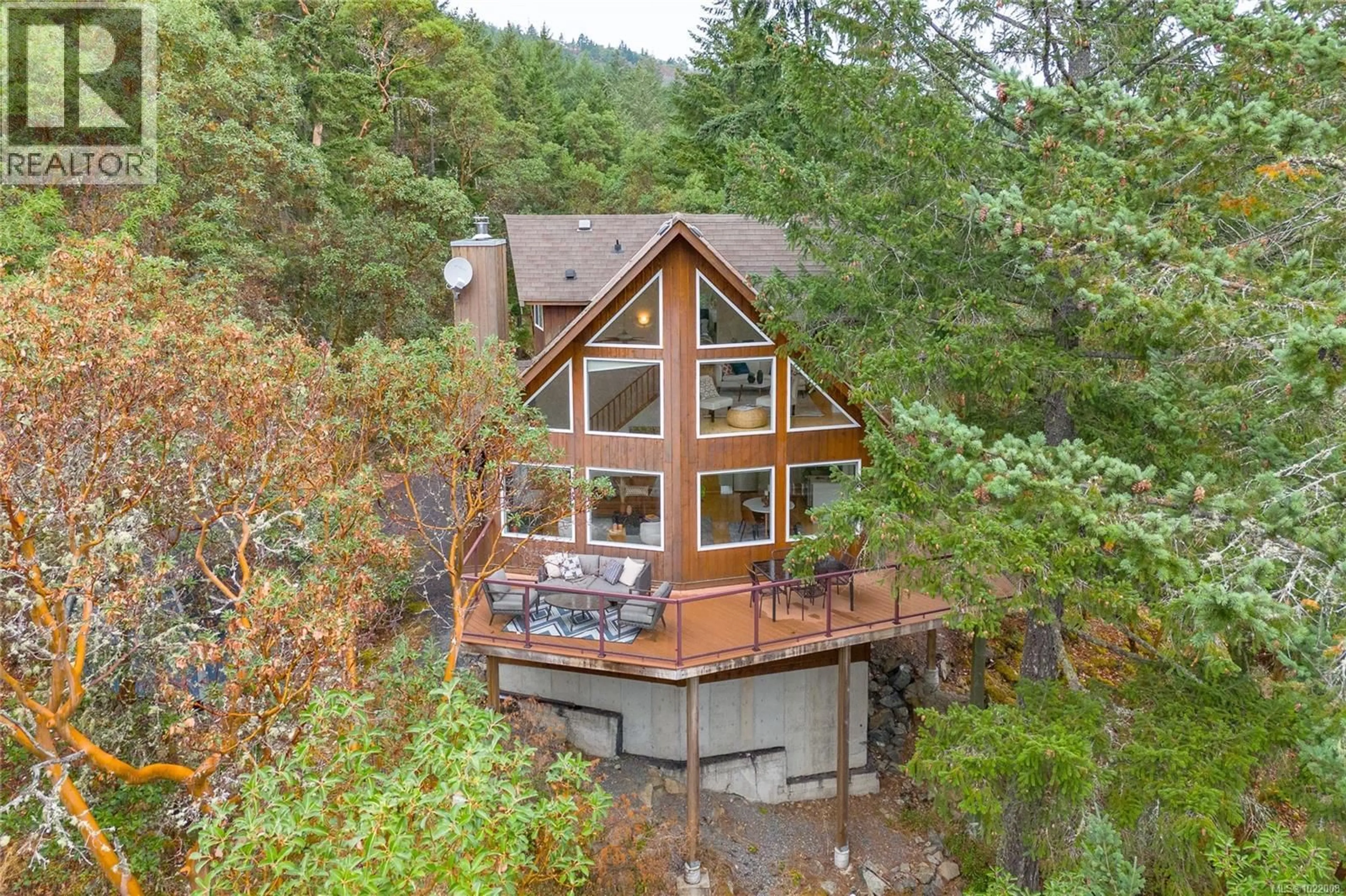 A pic from outside/outdoor area/front of a property/back of a property/a pic from drone, water/lake/river/ocean view for 3715 MUNN ROAD, Highlands British Columbia V9E1C8