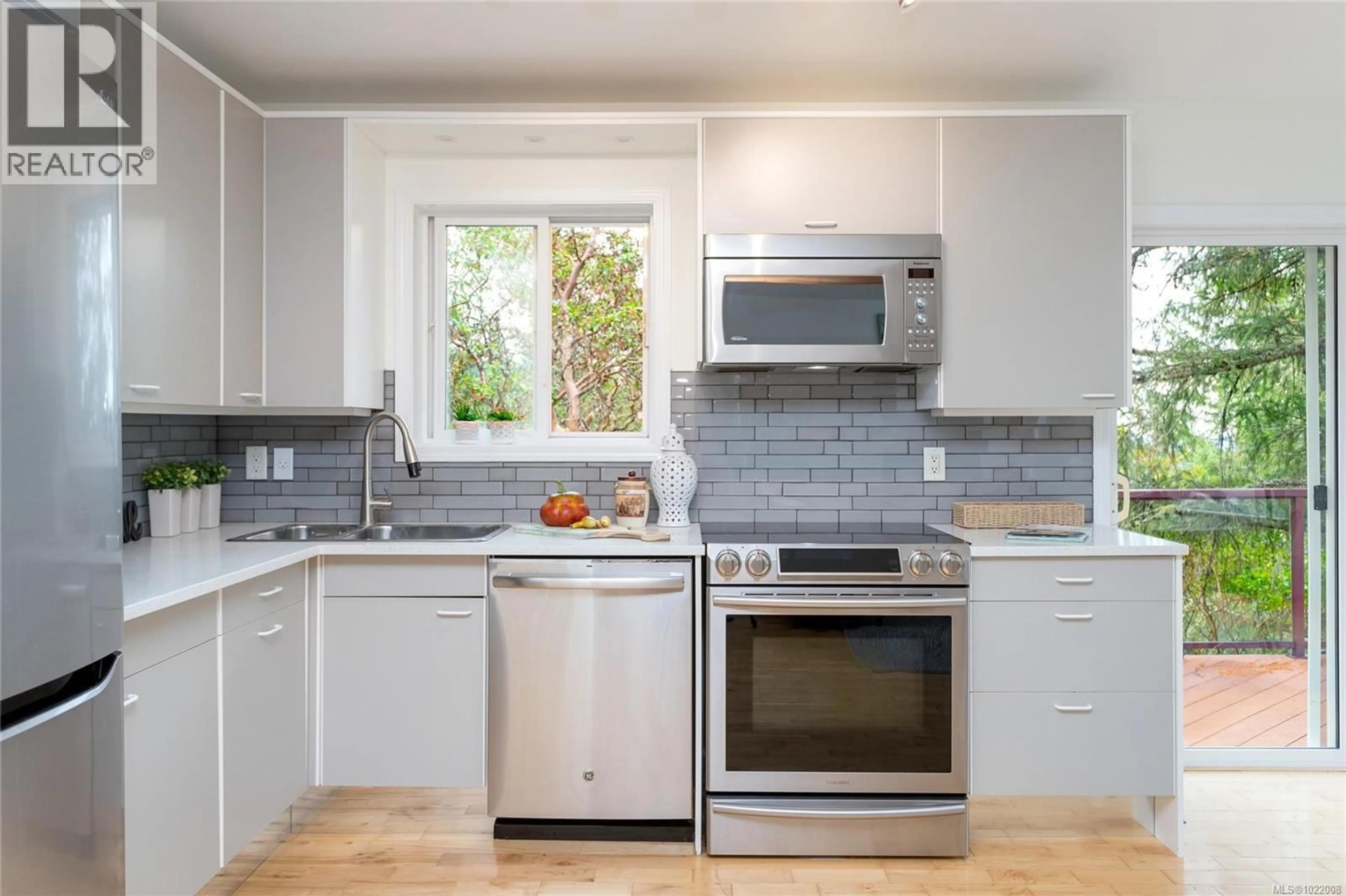 Unknown for 3715 MUNN ROAD, Highlands British Columbia V9E1C8