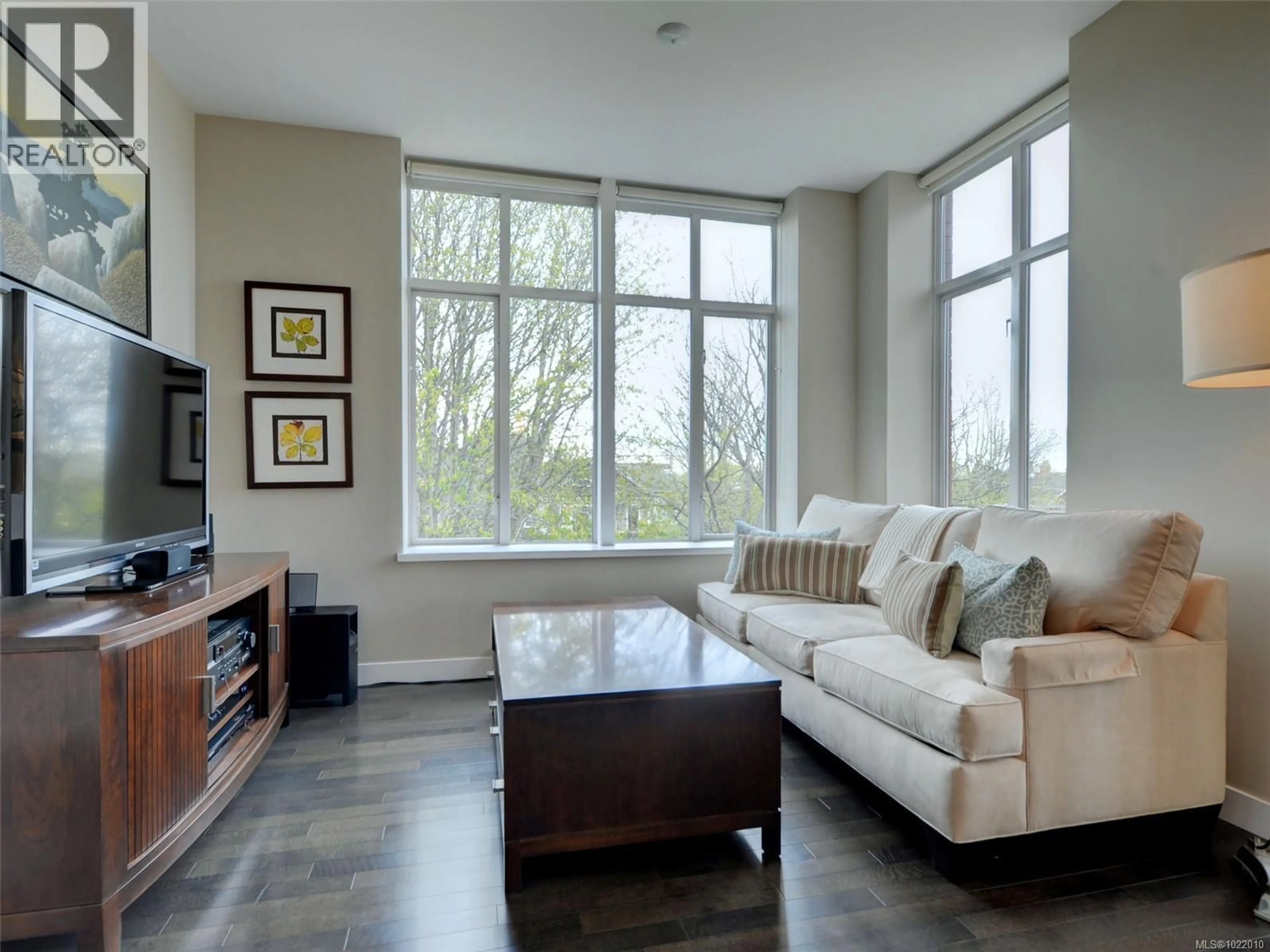 Living room with furniture, unknown for 311 - 999 BURDETT AVENUE, Victoria British Columbia V8V3G7