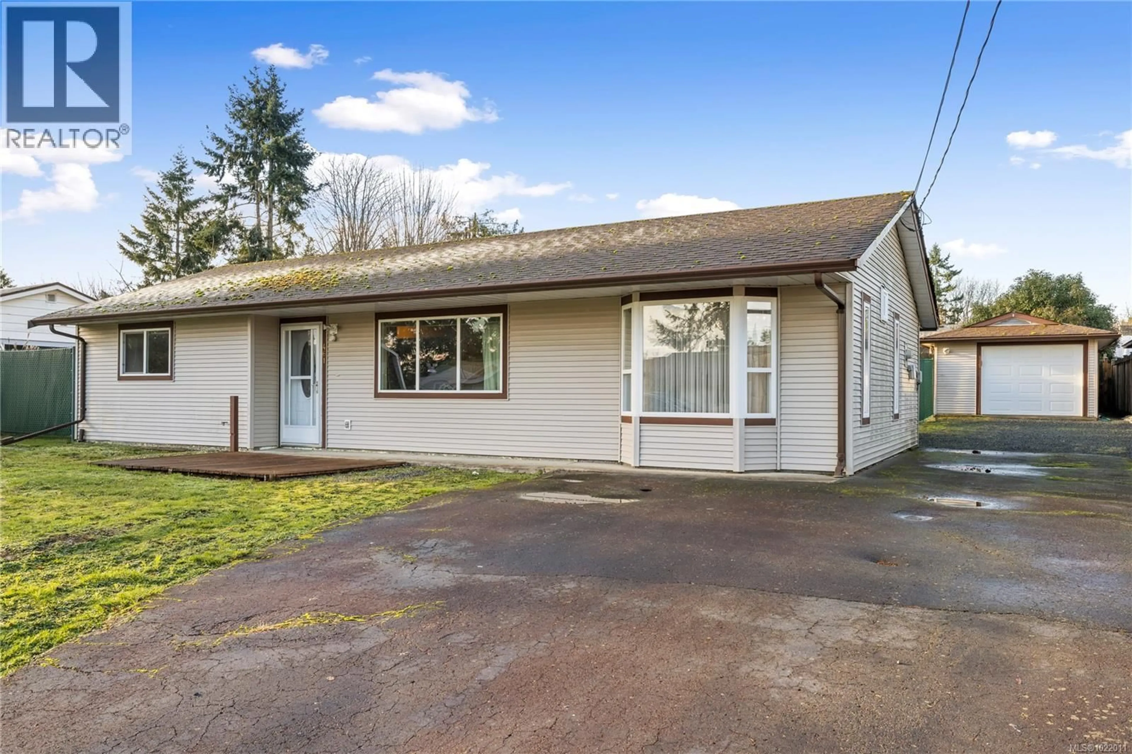 A pic from outside/outdoor area/front of a property/back of a property/a pic from drone, street for 461 ALLWOOD ROAD, Parksville British Columbia V9P1C2