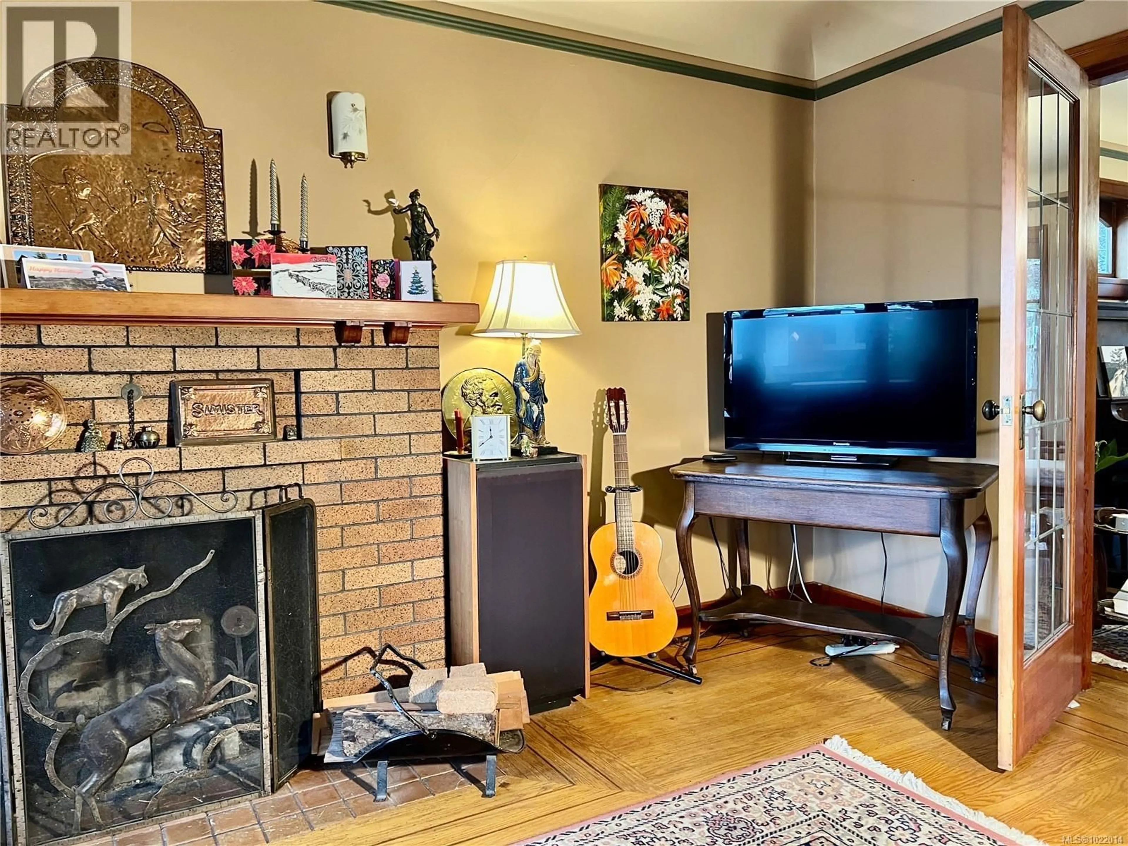 Unknown for 3681 ELLISTON STREET, Saanich British Columbia V8X1R9