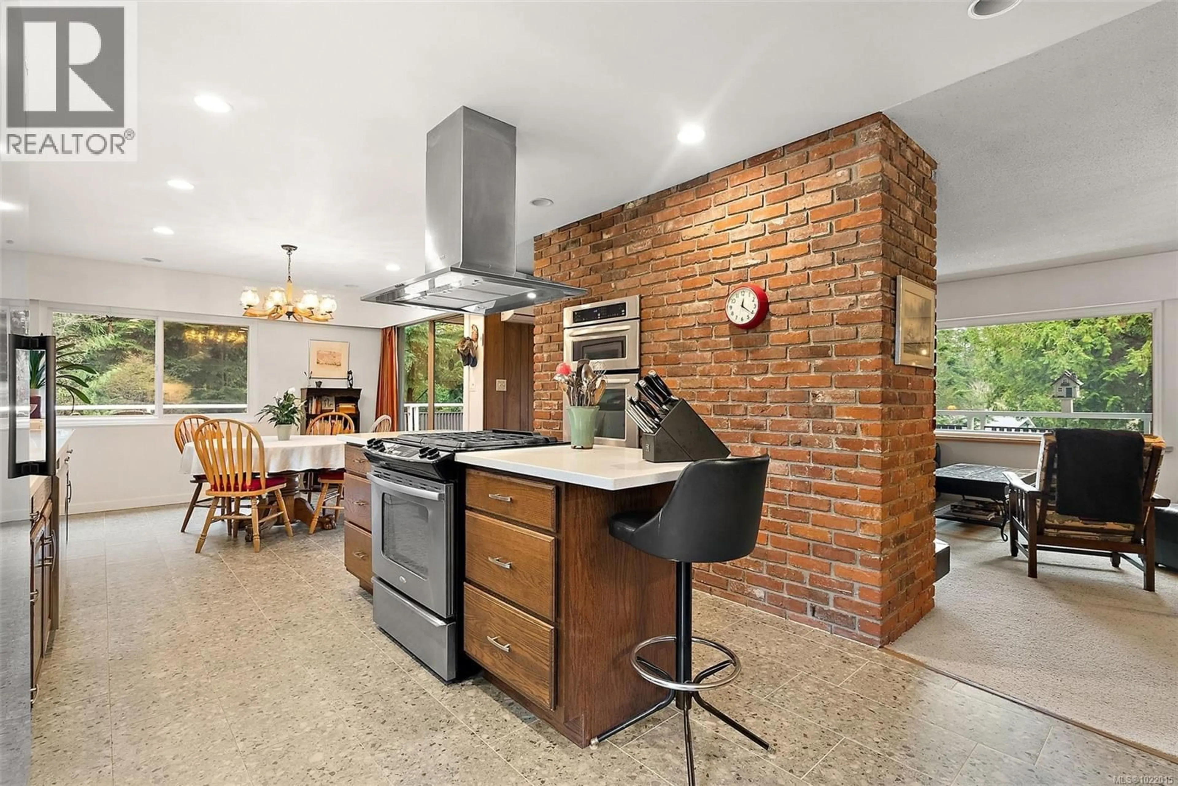 Open concept kitchen, ceramic/tile floor for 5817 CURRY ROAD, Duncan British Columbia V9L6E6