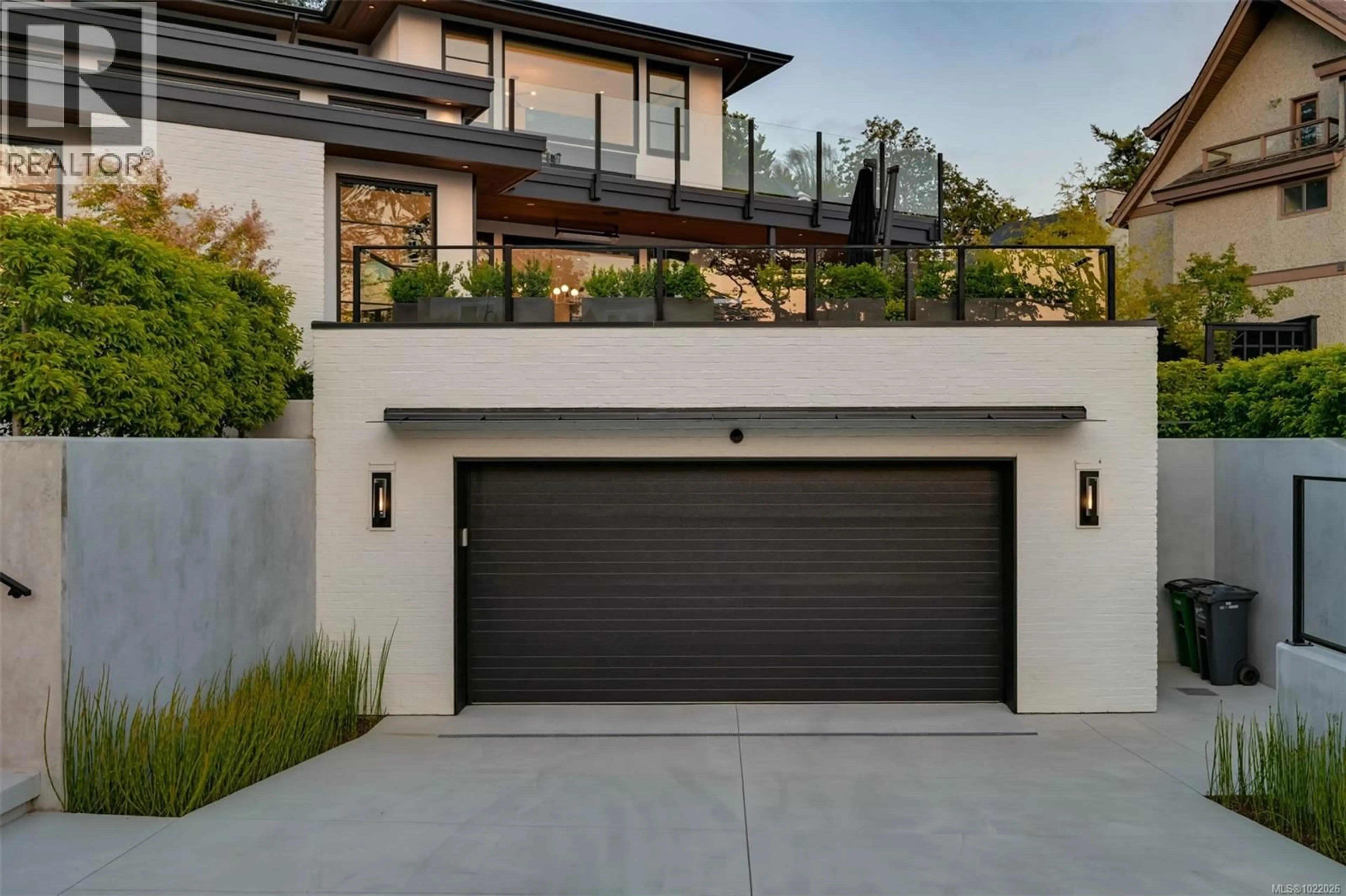 Unknown for 717 ROBLEDA CRESCENT, Victoria British Columbia V8S3K6