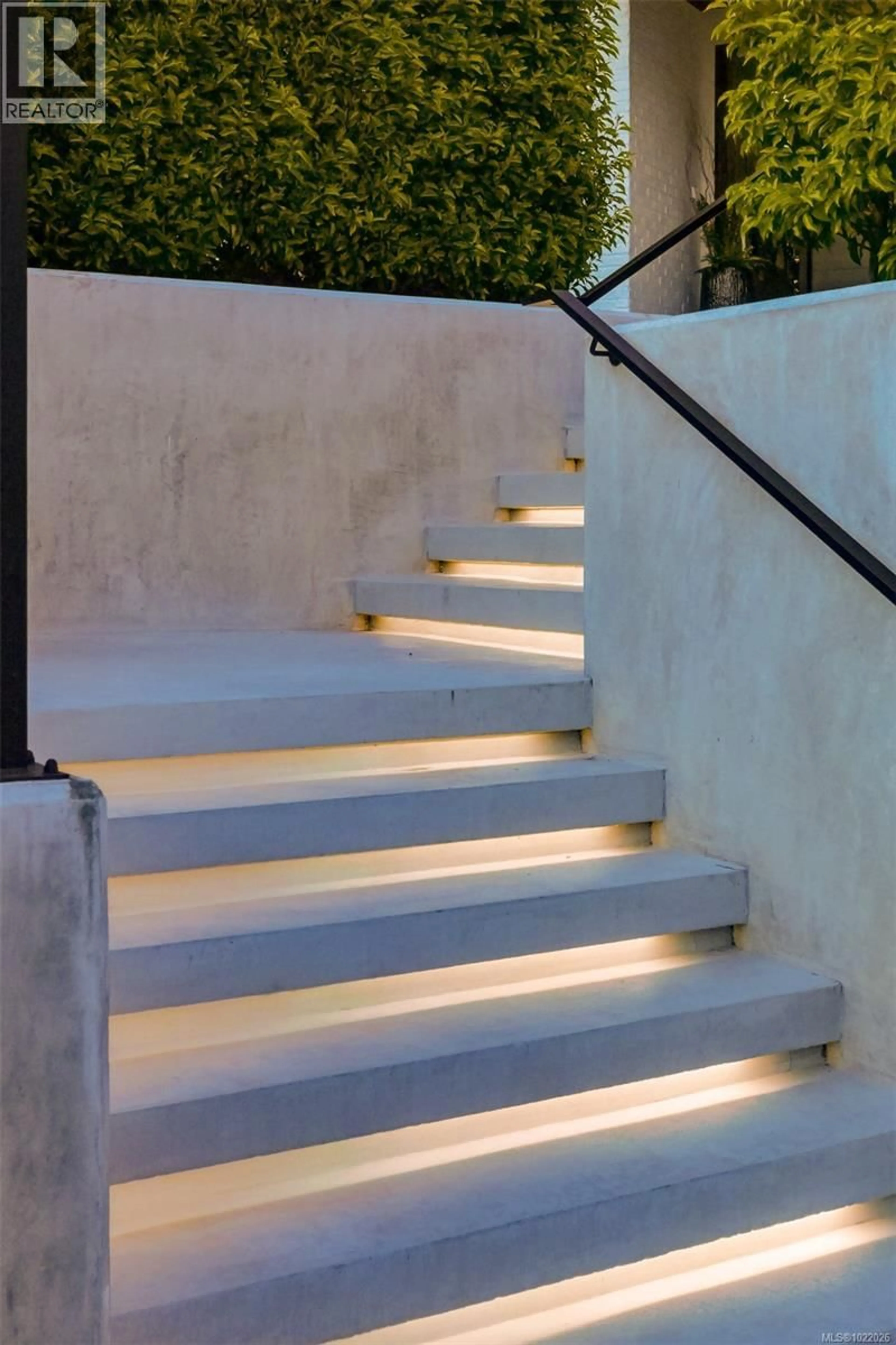 Stairs for 717 ROBLEDA CRESCENT, Victoria British Columbia V8S3K6