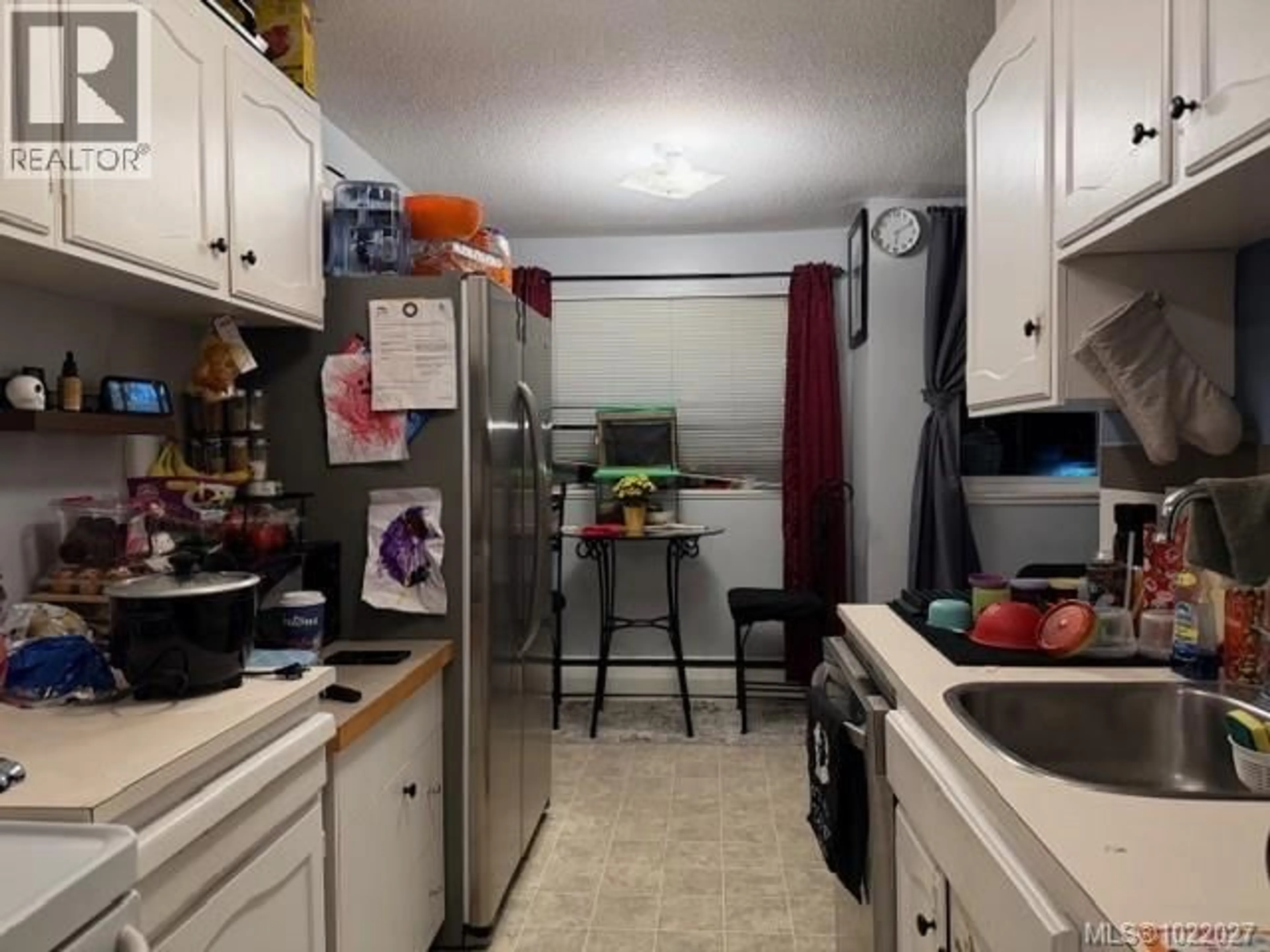 Standard kitchen, floor is not visible for 4108 - 997 BOWEN ROAD, Nanaimo British Columbia V9R2A4
