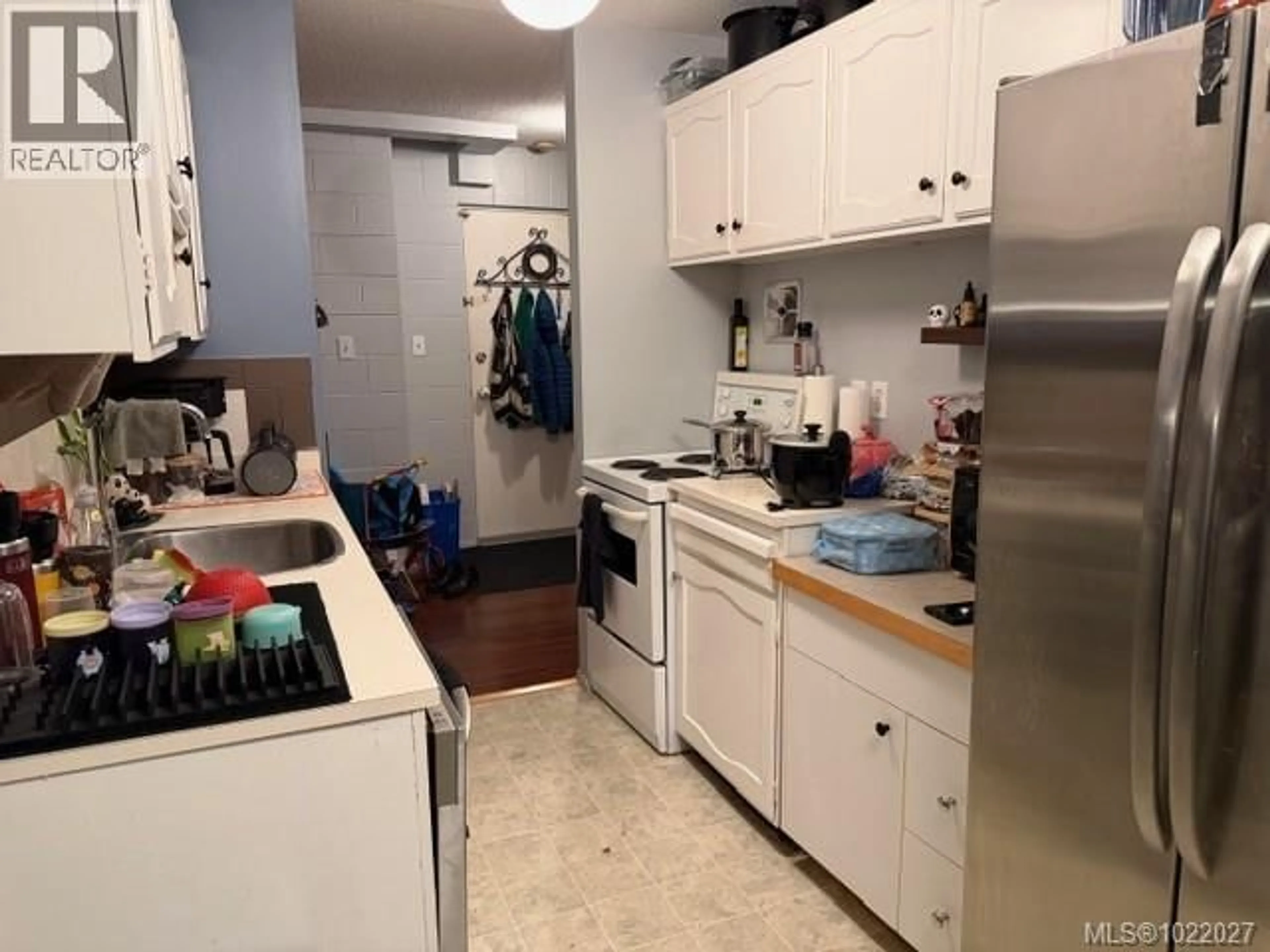 Standard kitchen, unknown for 4108 - 997 BOWEN ROAD, Nanaimo British Columbia V9R2A4