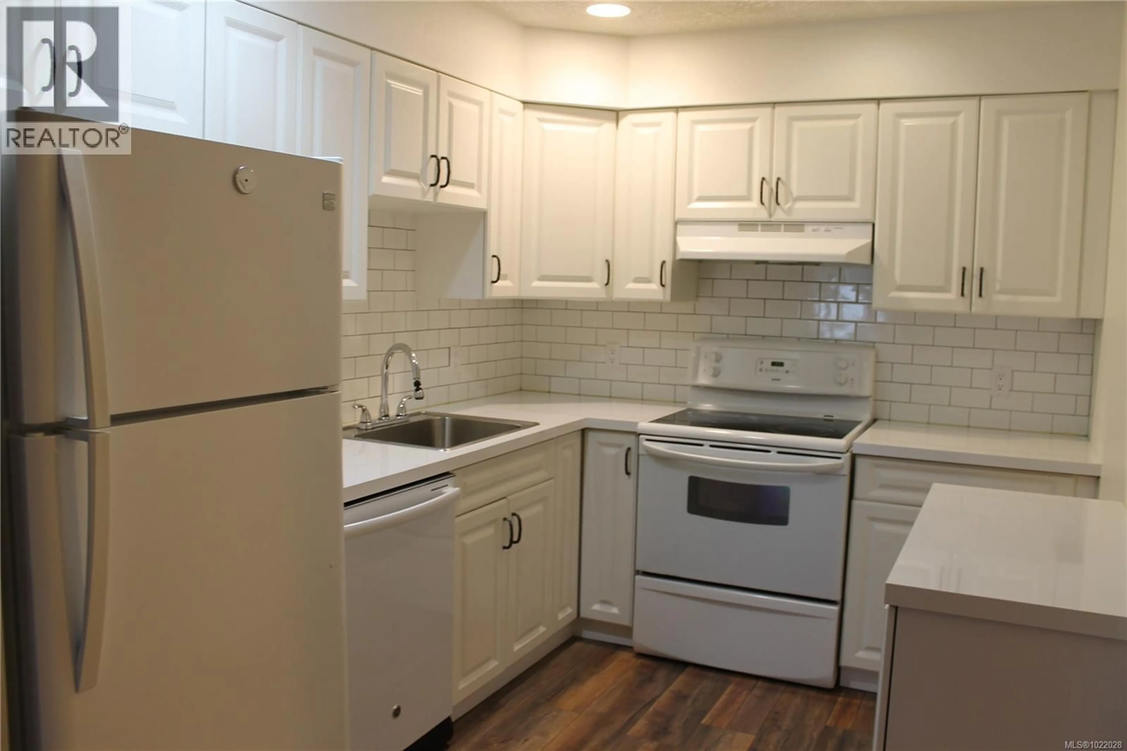 Standard kitchen, unknown for 203 - 300 BUNDOCK AVENUE, Duncan British Columbia V9L3N9