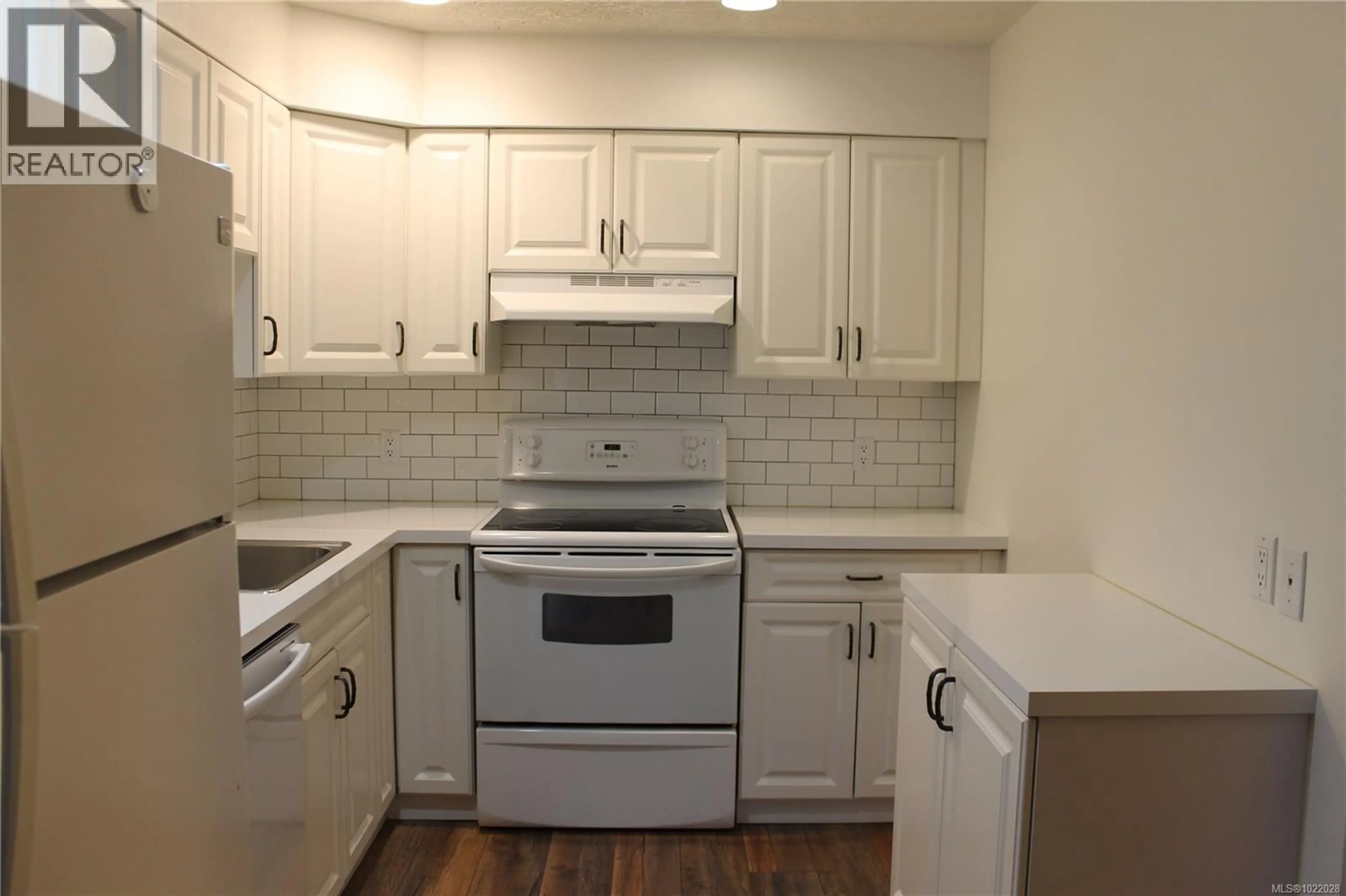 Standard kitchen, unknown for 203 - 300 BUNDOCK AVENUE, Duncan British Columbia V9L3N9