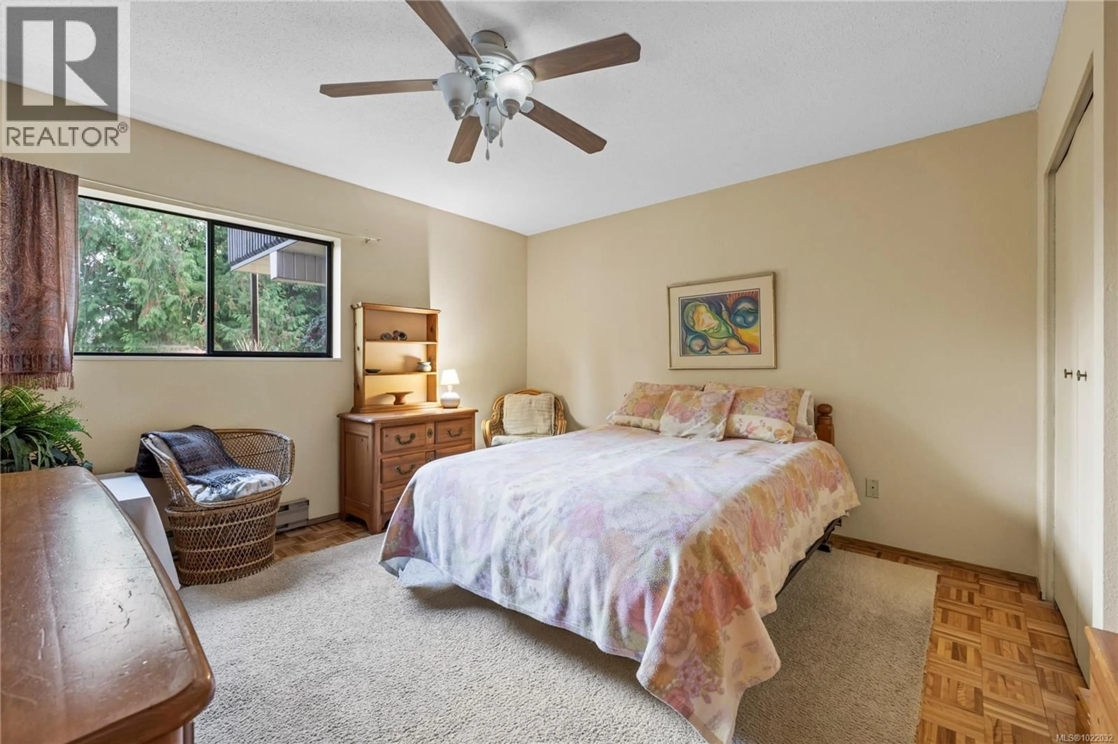 Bedroom with bed, unknown for 202 - 130 SUNNINGDALE ROAD EAST, Qualicum Beach British Columbia V9K1P6