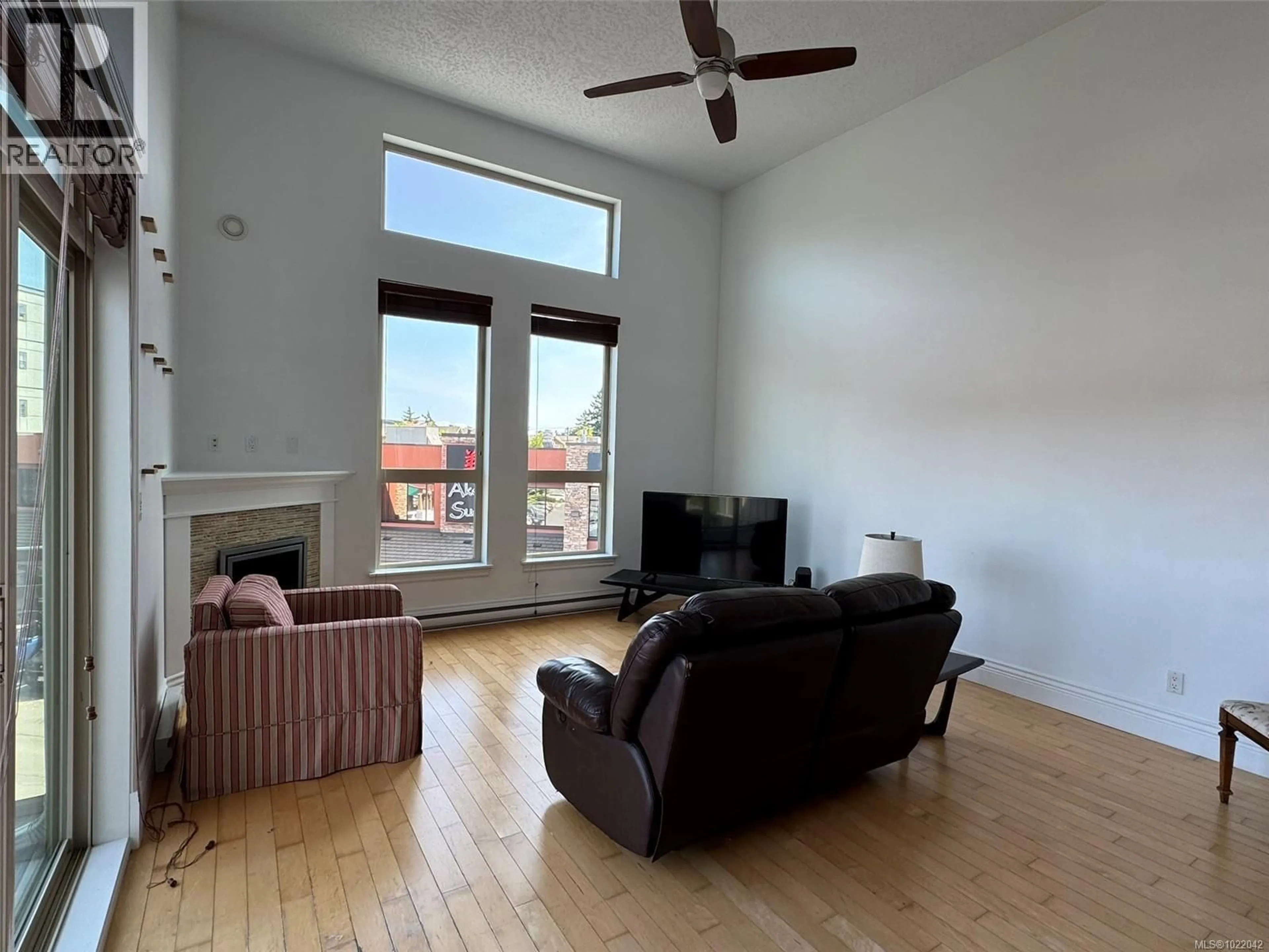 Living room with furniture, unknown for 307 - 751 GOLDSTREAM AVENUE, Langford British Columbia V9B2X4