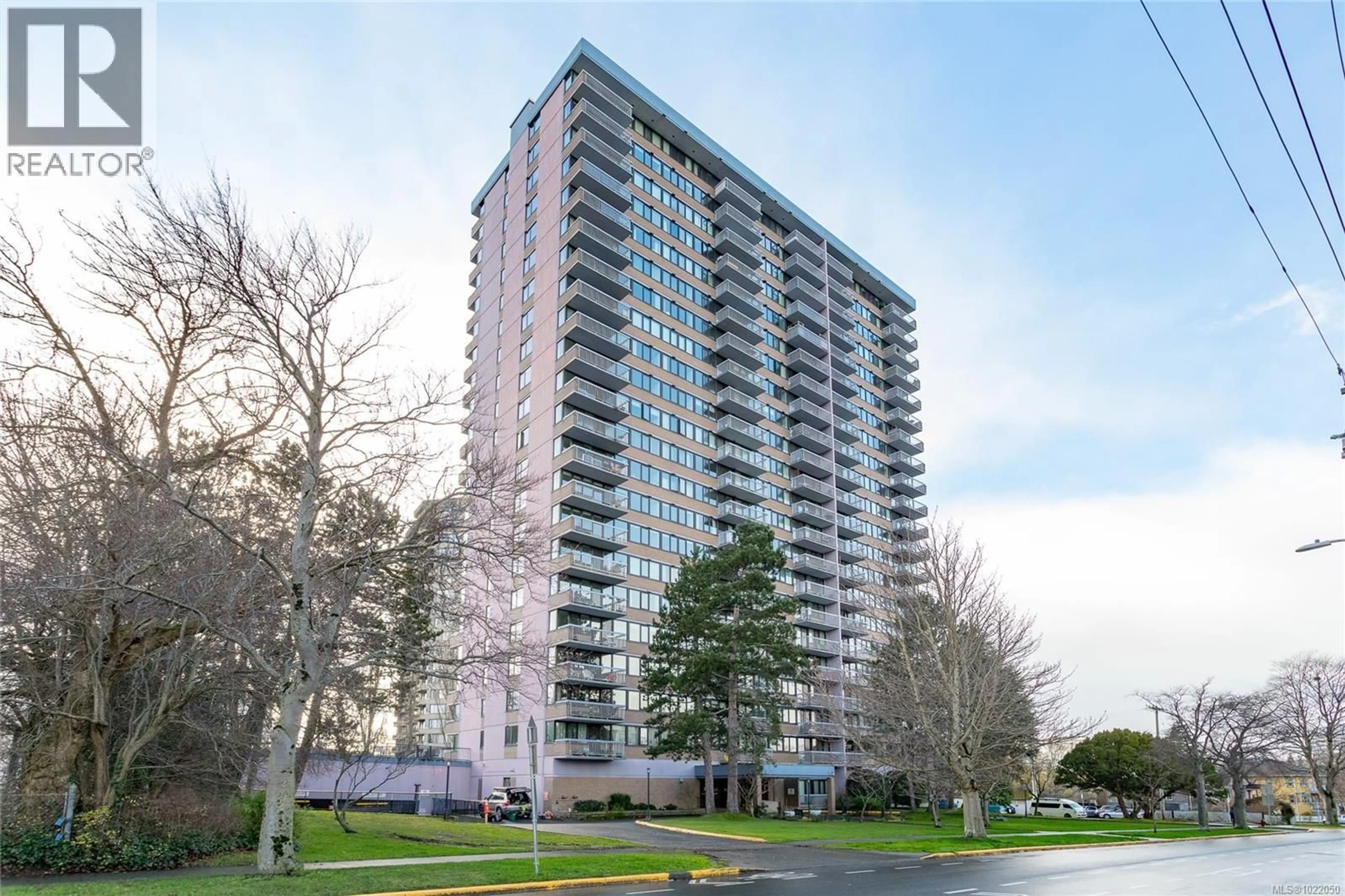 A pic from outside/outdoor area/front of a property/back of a property/a pic from drone, building for 1608 - 647 MICHIGAN STREET, Victoria British Columbia V8V1S9