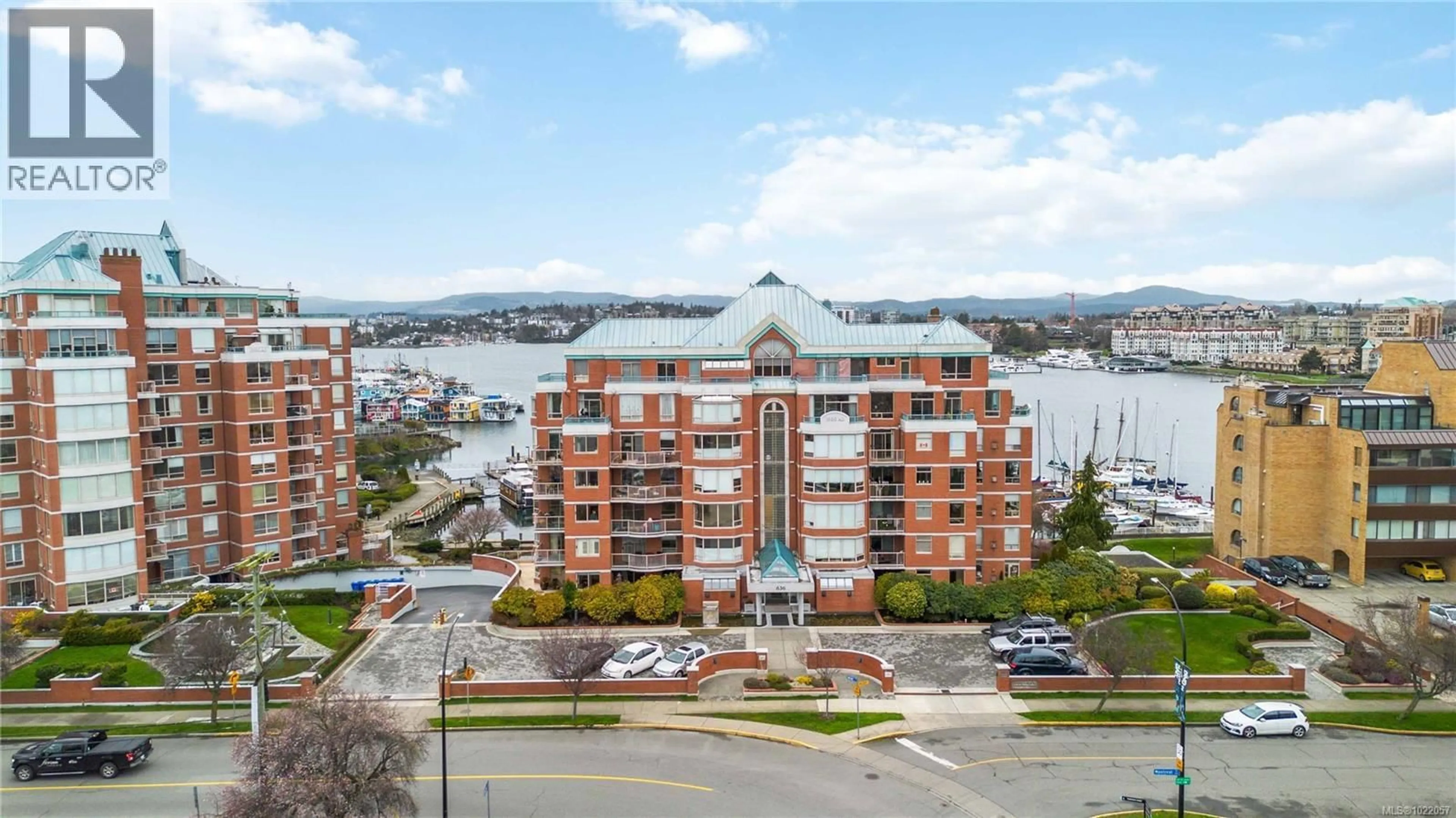 A pic from outside/outdoor area/front of a property/back of a property/a pic from drone, water/lake/river/ocean view for 500 - 636 MONTREAL STREET, Victoria British Columbia V8V4Y2