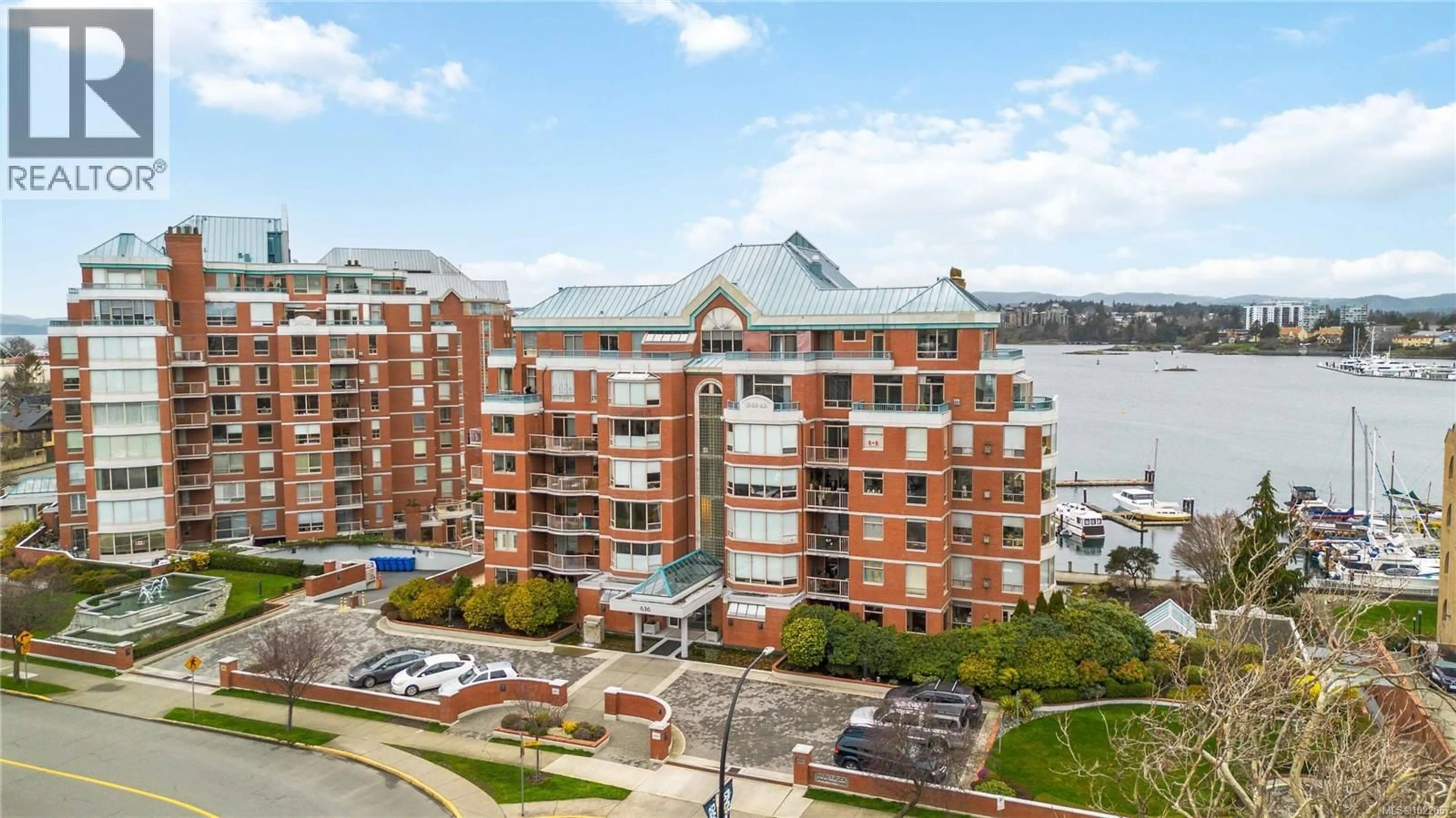 A pic from outside/outdoor area/front of a property/back of a property/a pic from drone, water/lake/river/ocean view for 500 - 636 MONTREAL STREET, Victoria British Columbia V8V4Y2