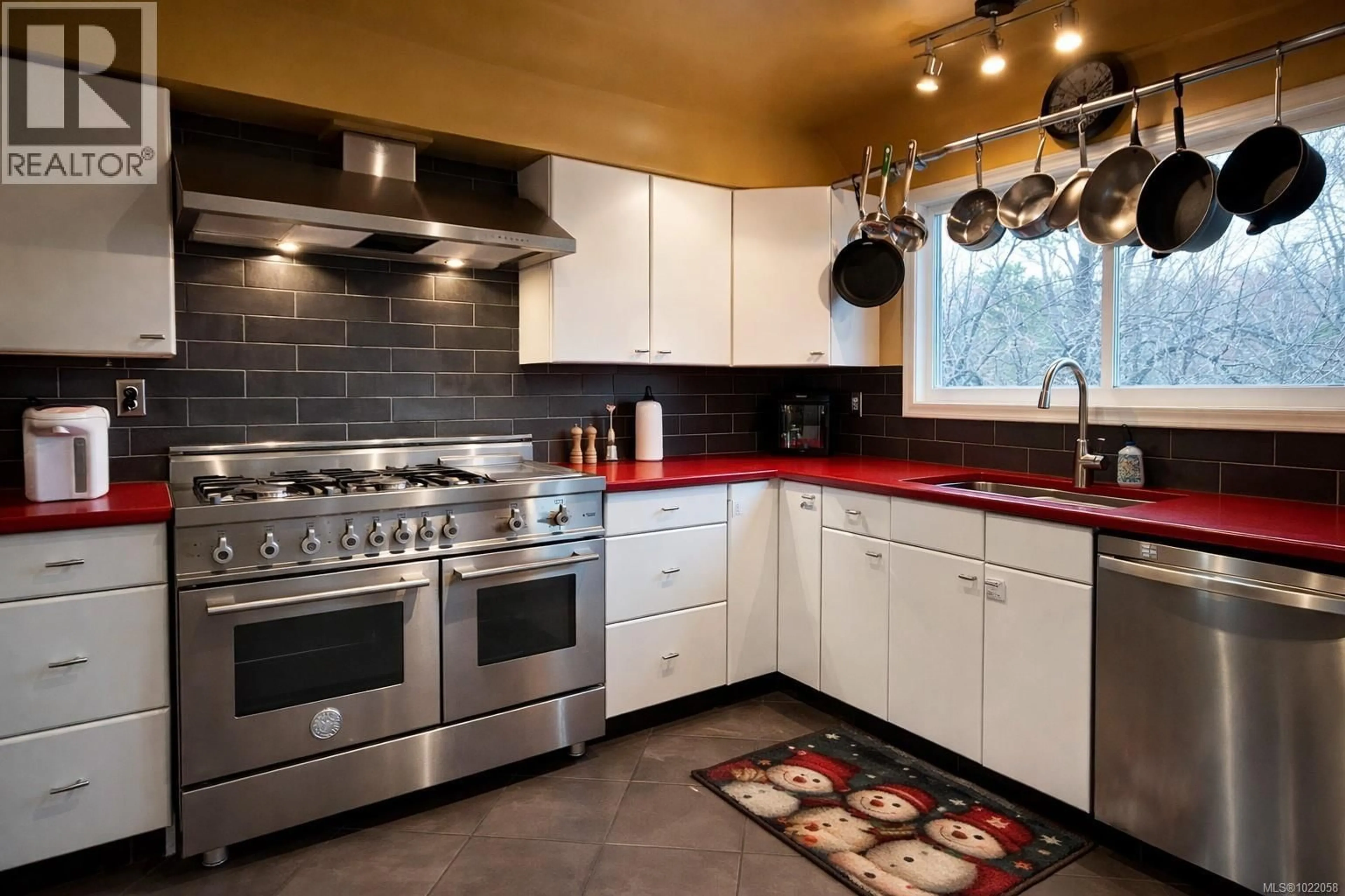 Contemporary kitchen, ceramic/tile floor for 7521 PORIER ROAD, Sooke British Columbia V9Z0J6