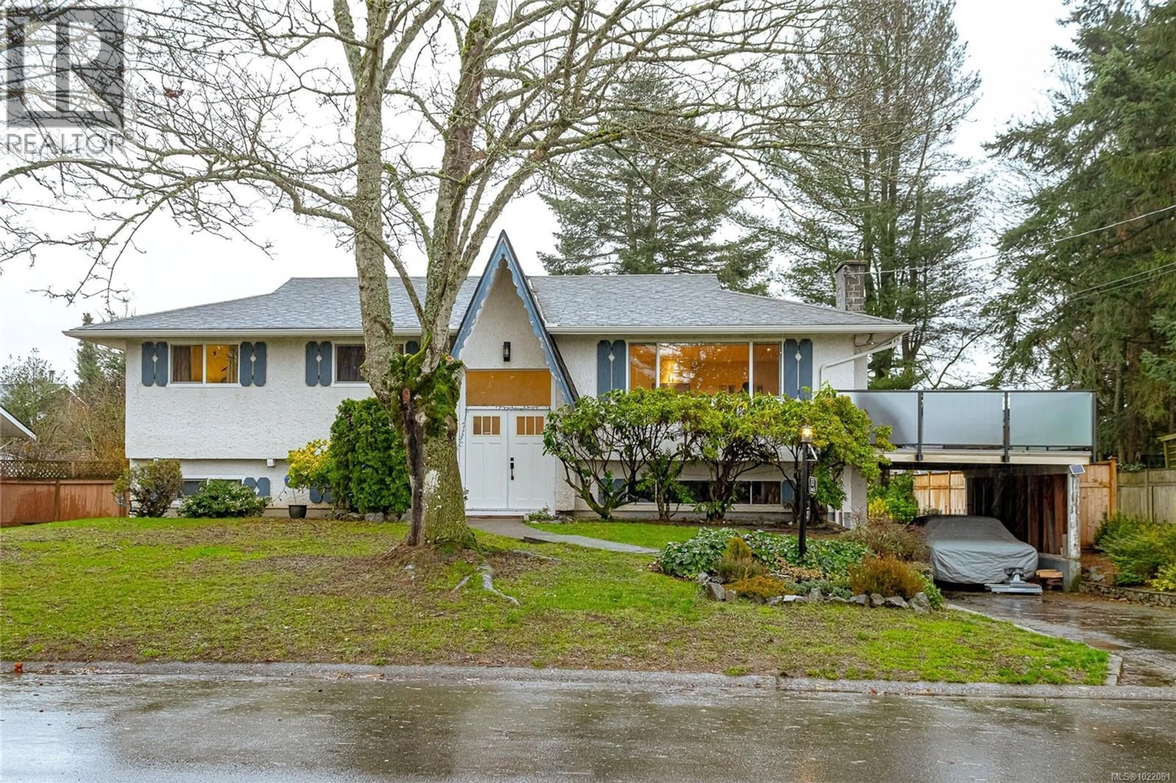 A pic from outside/outdoor area/front of a property/back of a property/a pic from drone, street for 7227 SEABROOK ROAD, Central Saanich British Columbia V8M1M5