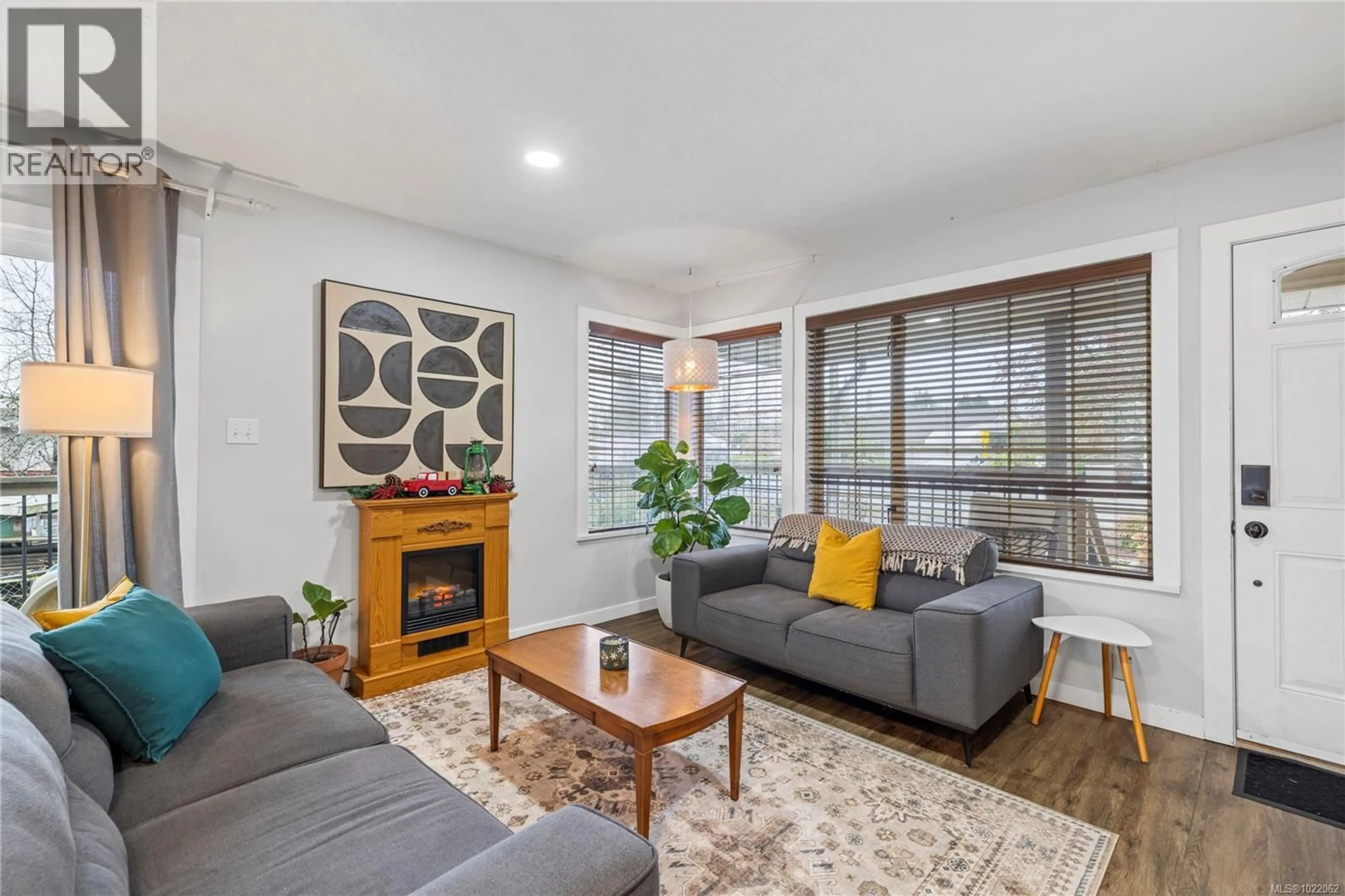 Living room with furniture, unknown for 1117 CLOKE ROAD, Ladysmith British Columbia V9G1A3