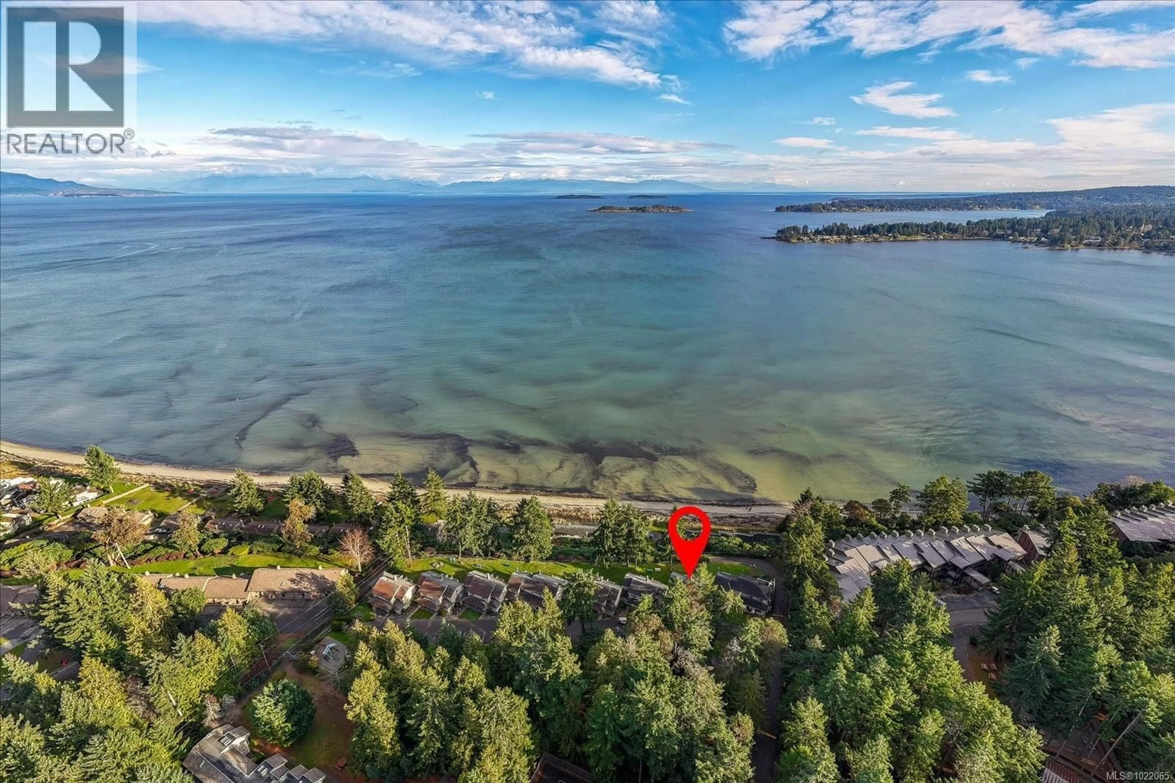 A pic from outside/outdoor area/front of a property/back of a property/a pic from drone, water/lake/river/ocean view for 28 - 1145 RESORT DRIVE, Parksville British Columbia V9P2E3