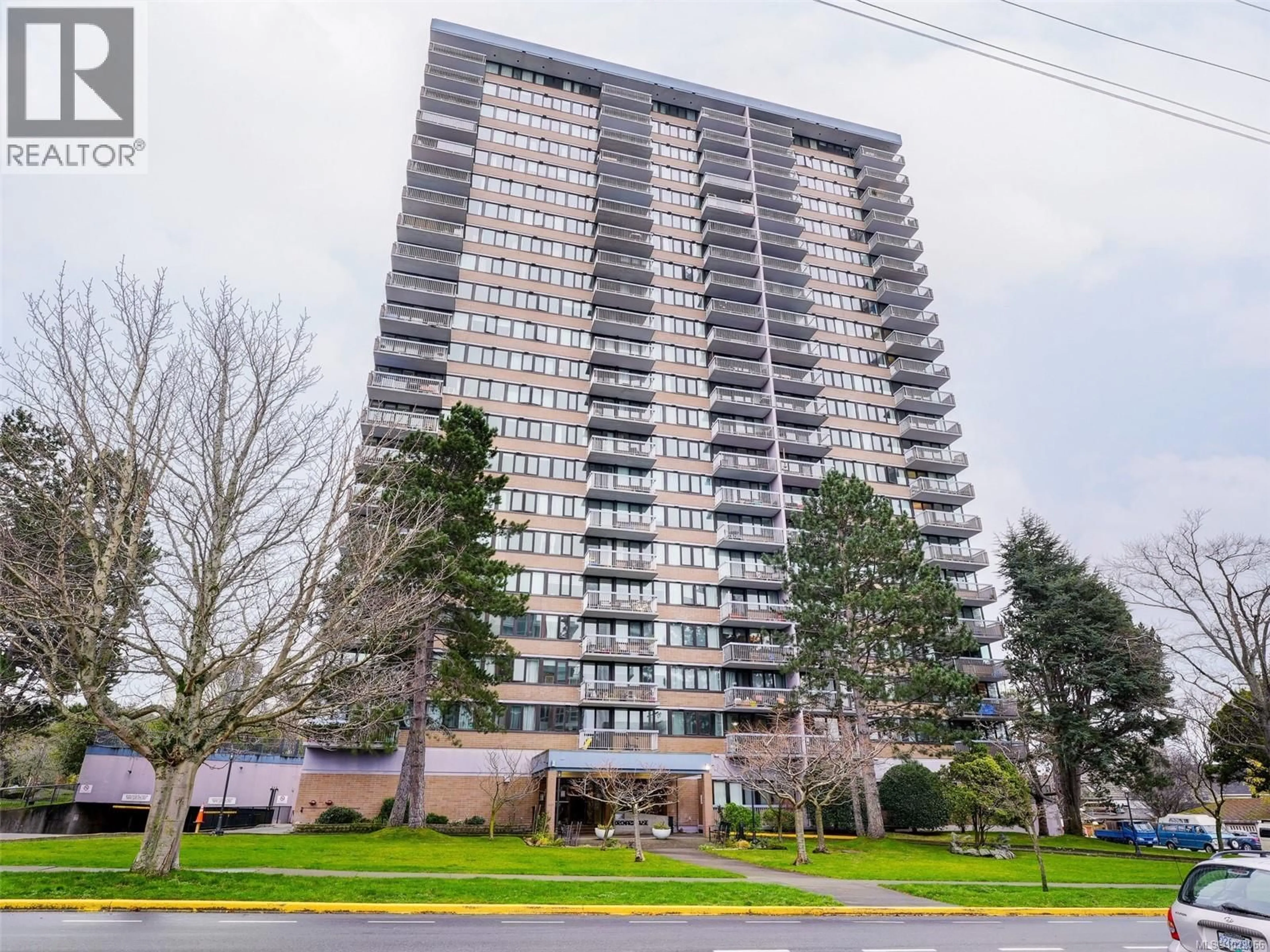 A pic from outside/outdoor area/front of a property/back of a property/a pic from drone, building for 2006 - 647 MICHIGAN STREET, Victoria British Columbia V8V1S9