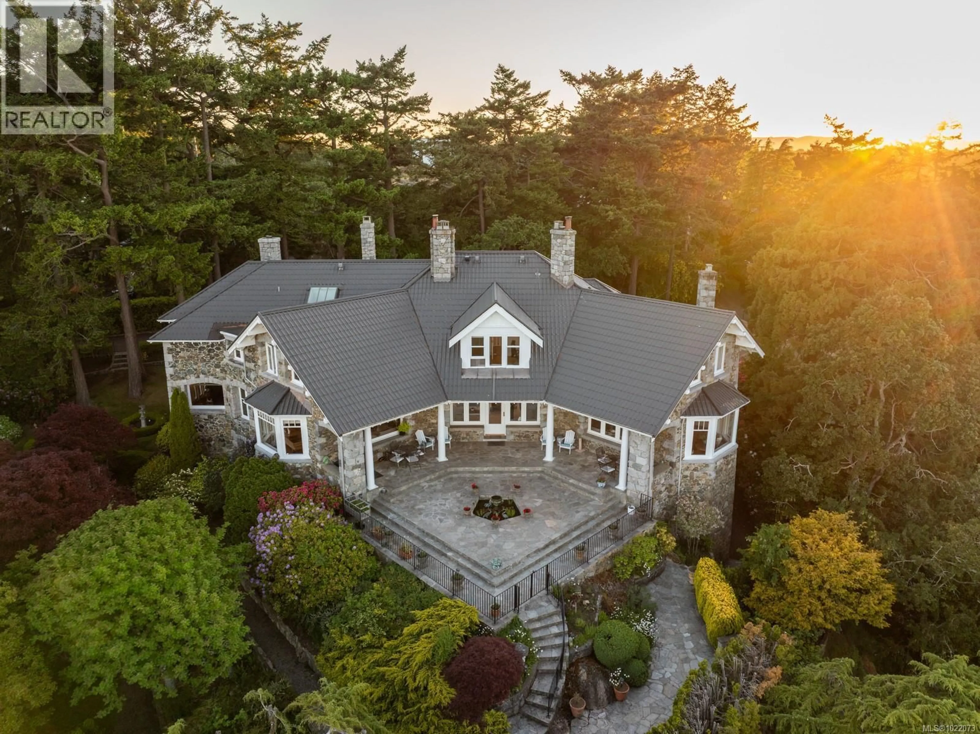 A pic from outside/outdoor area/front of a property/back of a property/a pic from drone, unknown for 305 DENISON ROAD, Oak Bay British Columbia V8S4K2