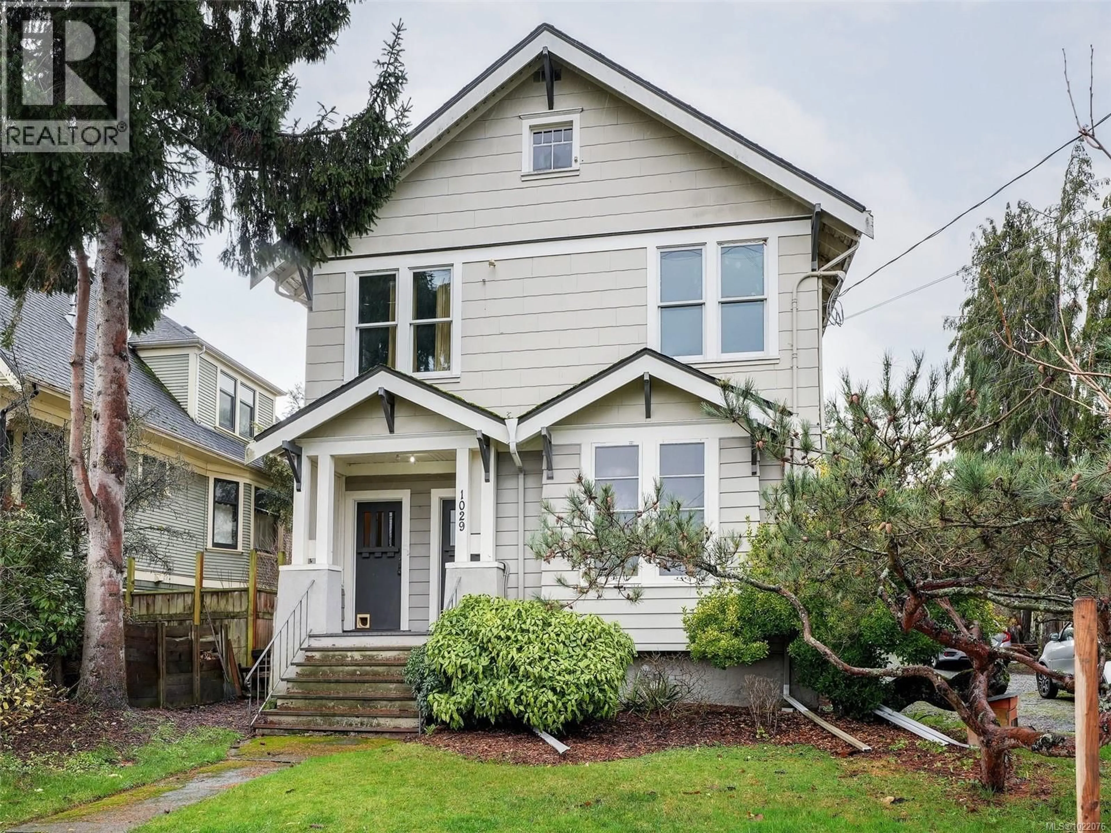 Home with vinyl exterior material, street for 1029 QUEENS AVENUE, Victoria British Columbia V8T1M7