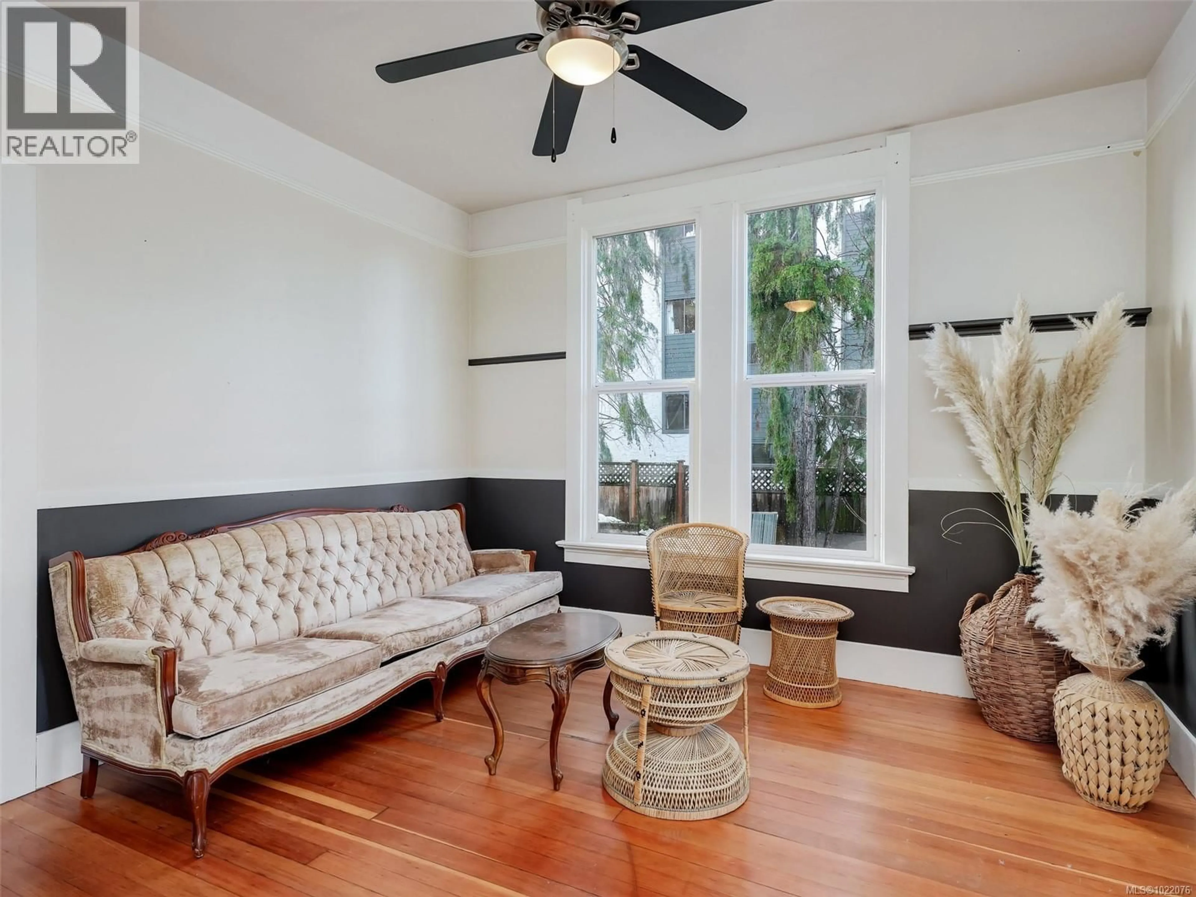 Living room with furniture, unknown for 1029 QUEENS AVENUE, Victoria British Columbia V8T1M7