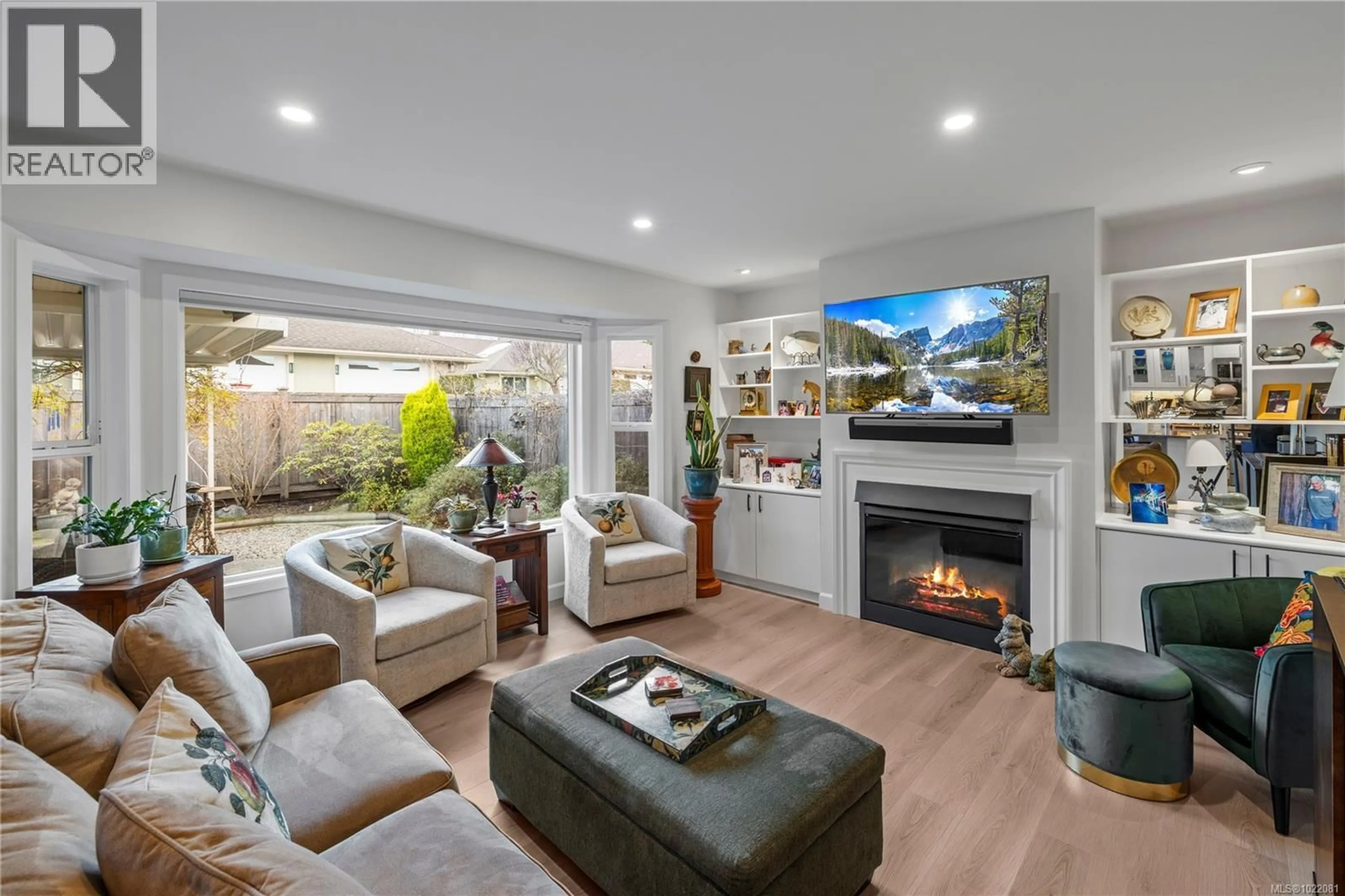 Living room with furniture, unknown for 8 - 800 PRIMROSE STREET, Qualicum Beach British Columbia V9K1N9